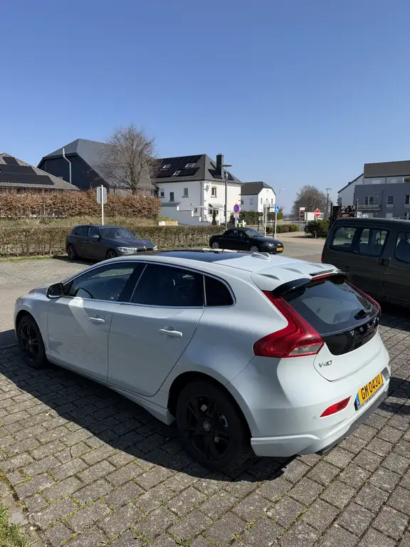 Volvo V40 2012 из Европы — купить под ключ