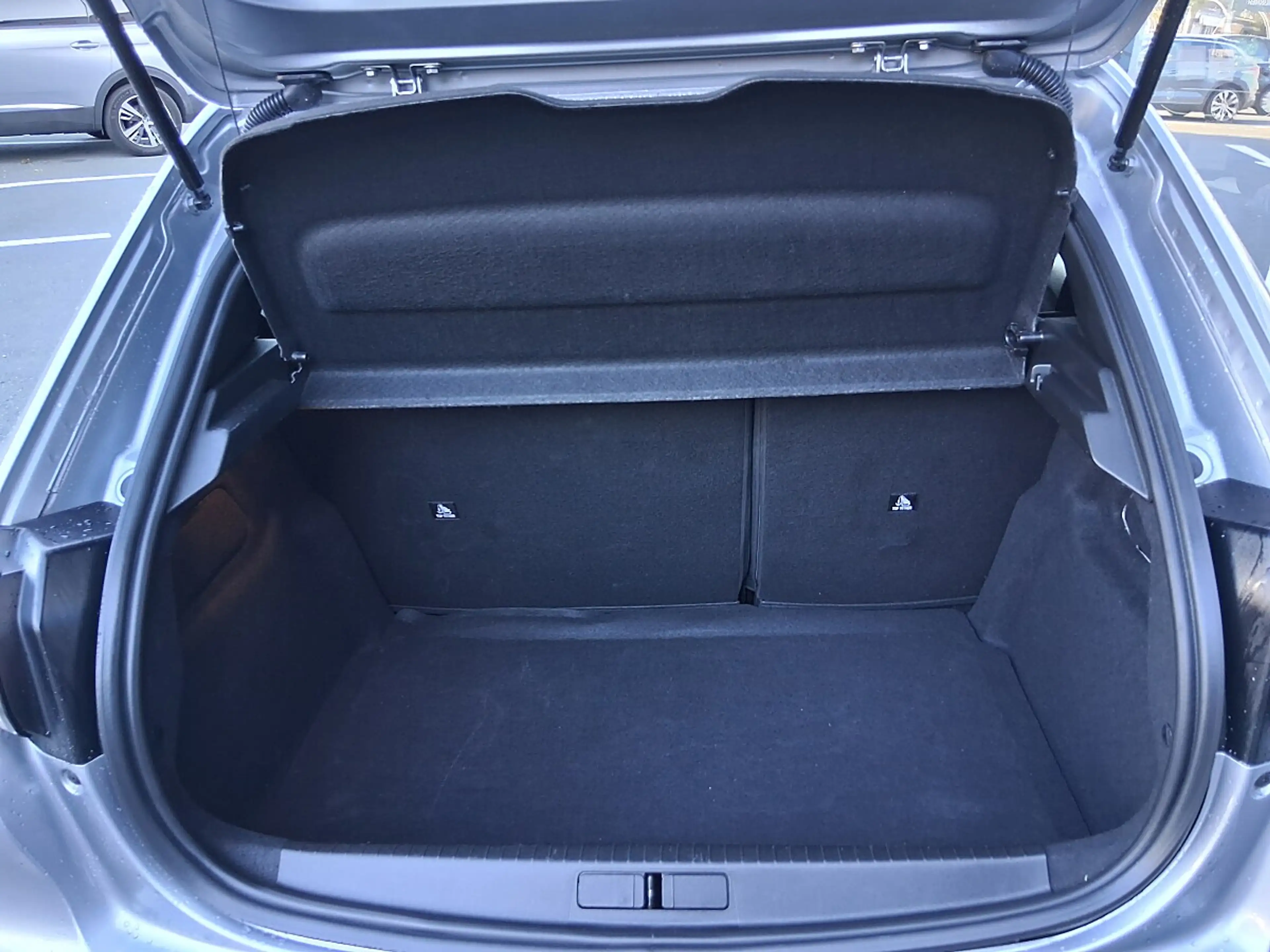 Peugeot 208 Hybrid 110 e-DCS6 Allure — photo 6