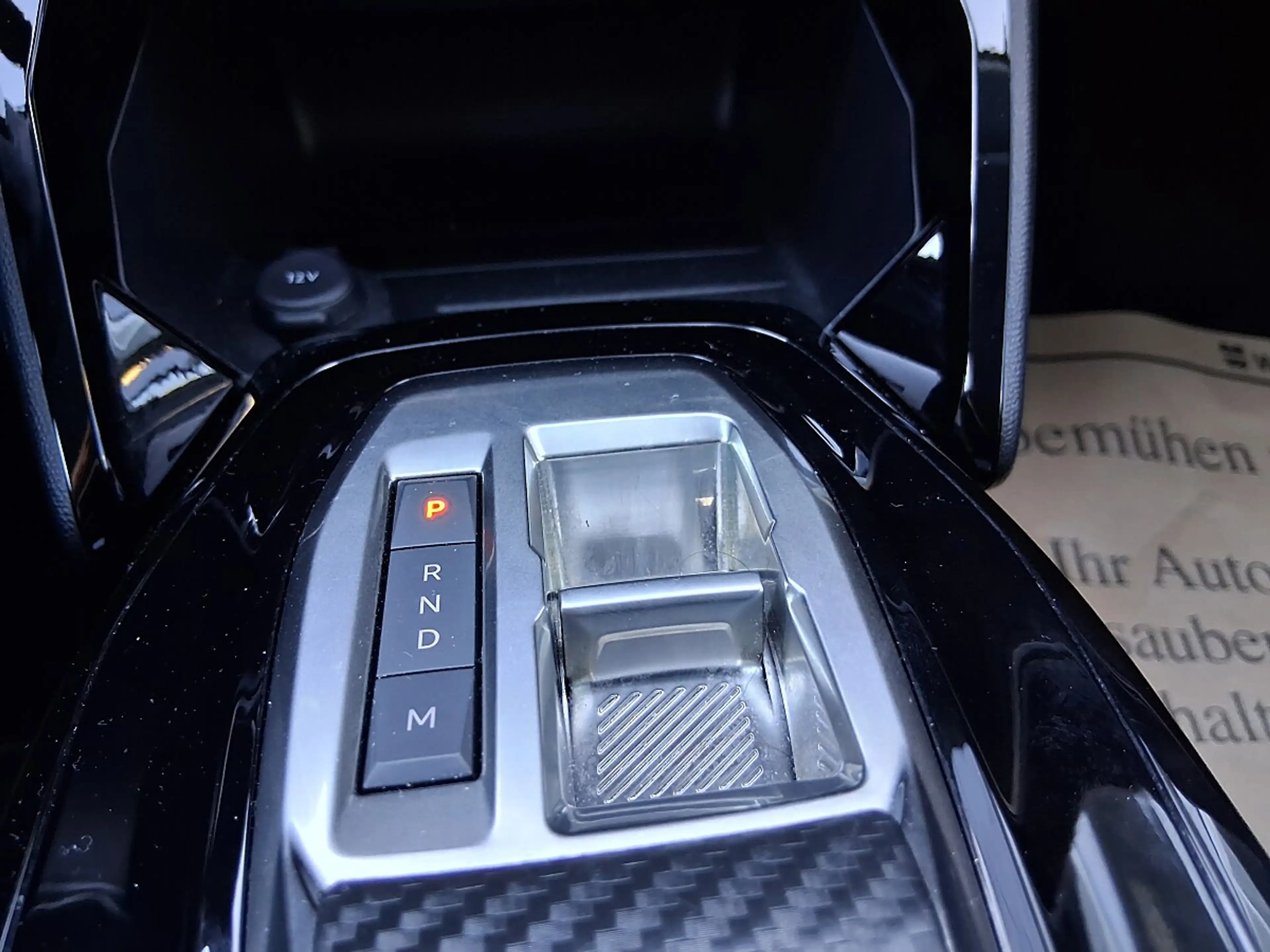Peugeot 208 Hybrid 110 e-DCS6 Allure — photo 15