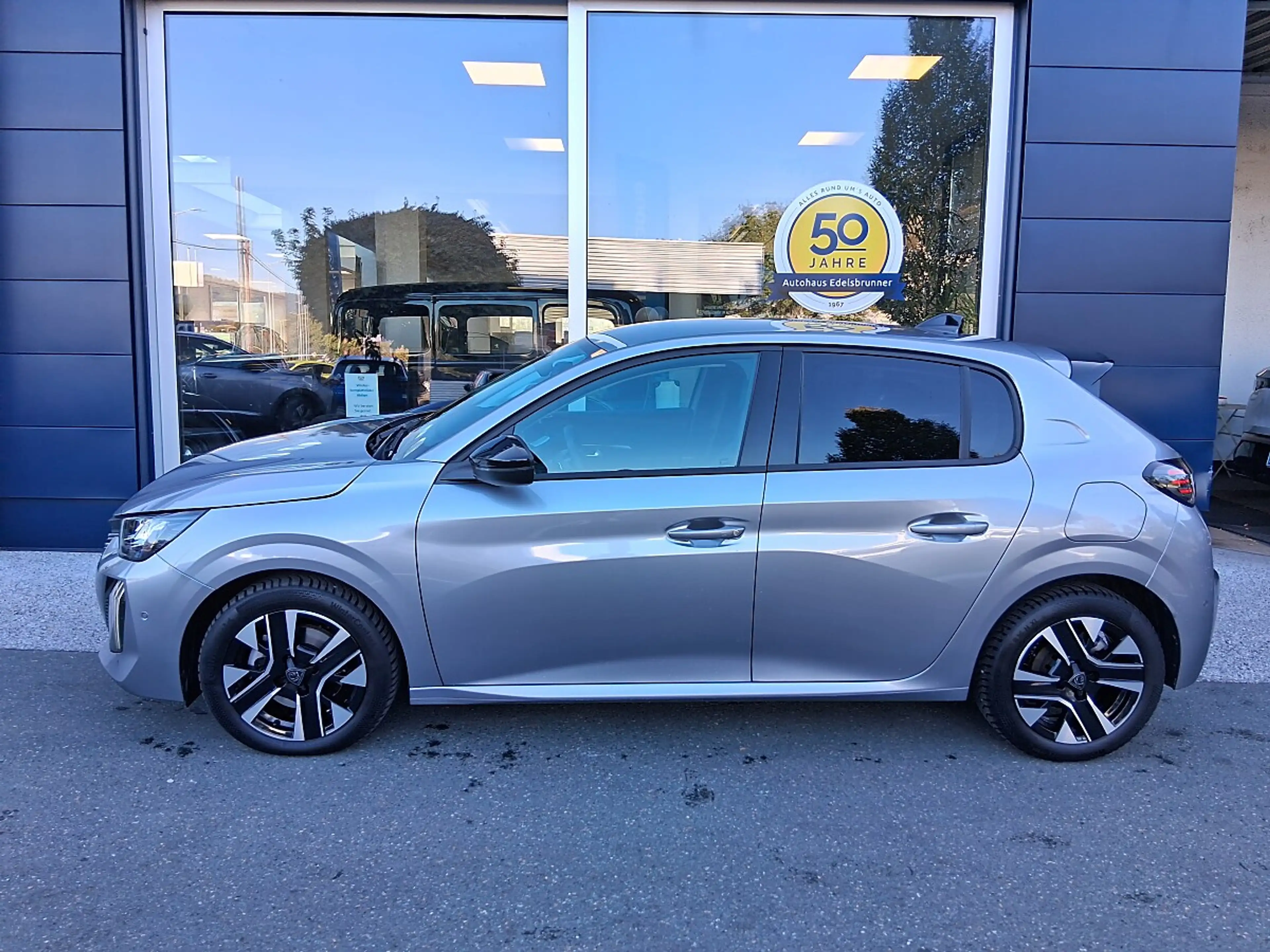 Peugeot 208 Hybrid 110 e-DCS6 Allure — photo 3