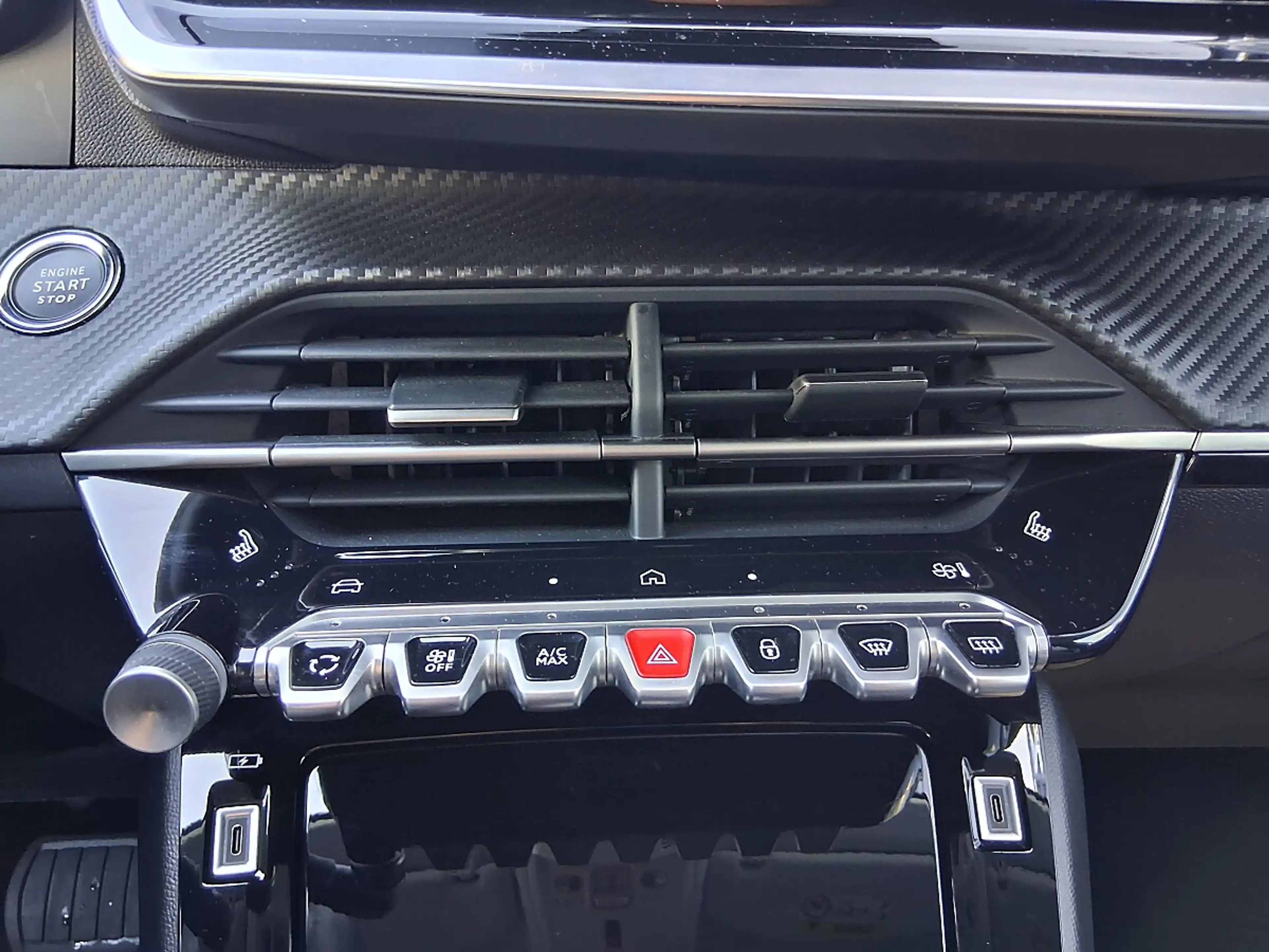 Peugeot 208 Hybrid 110 e-DCS6 Allure — photo 14