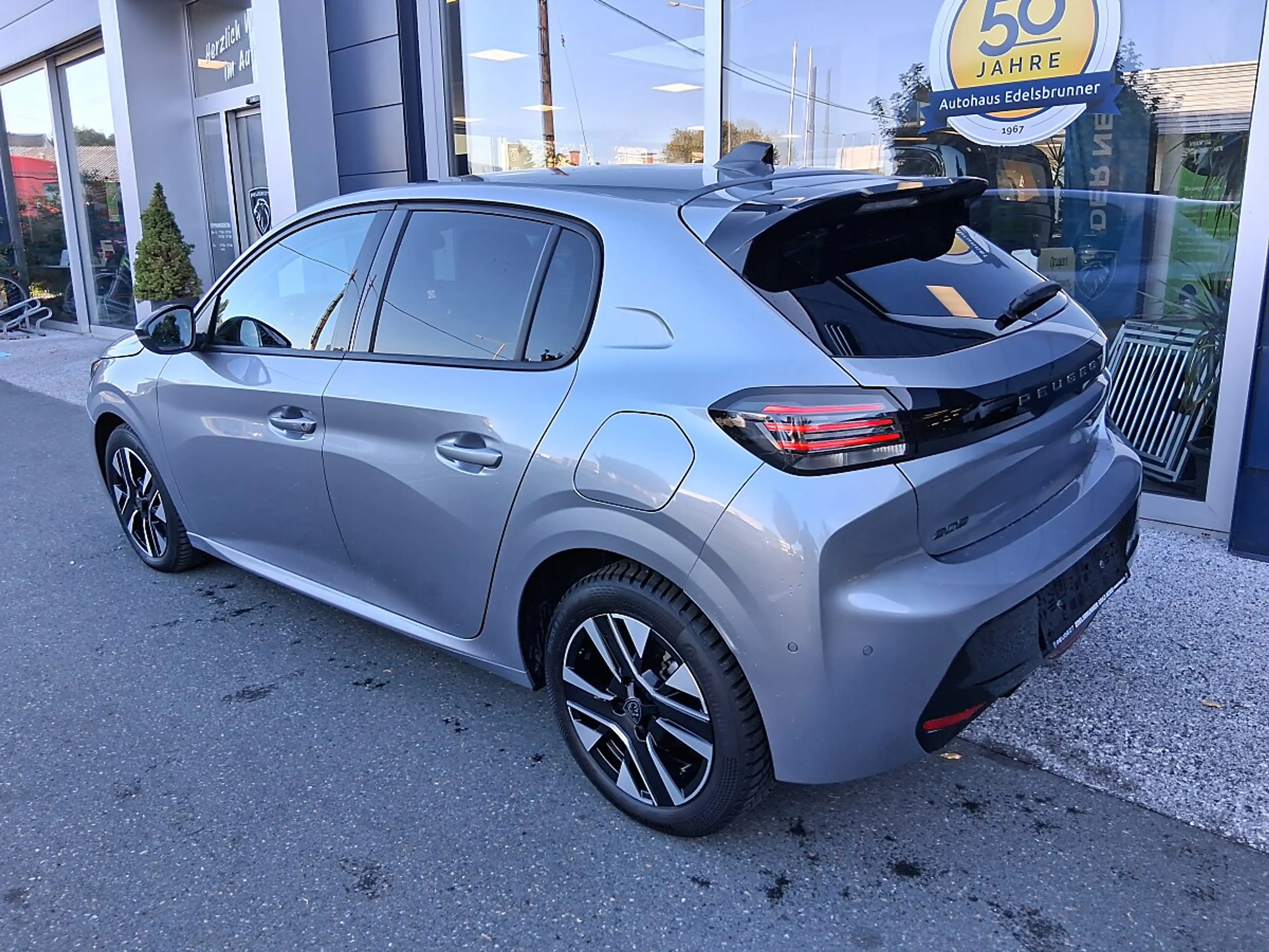 Peugeot 208 Hybrid 110 e-DCS6 Allure — photo 4