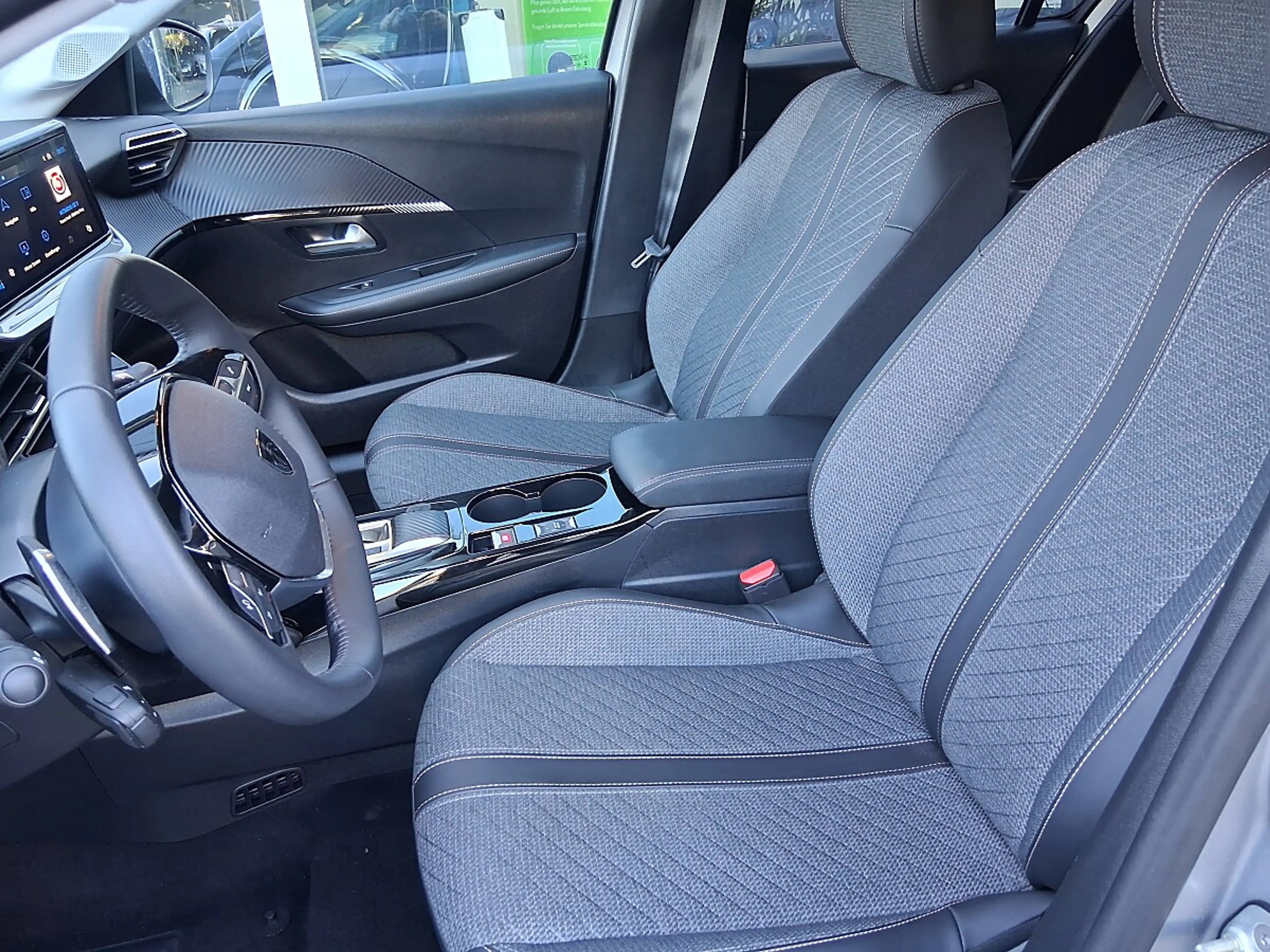 Peugeot 208 Hybrid 110 e-DCS6 Allure — photo 7