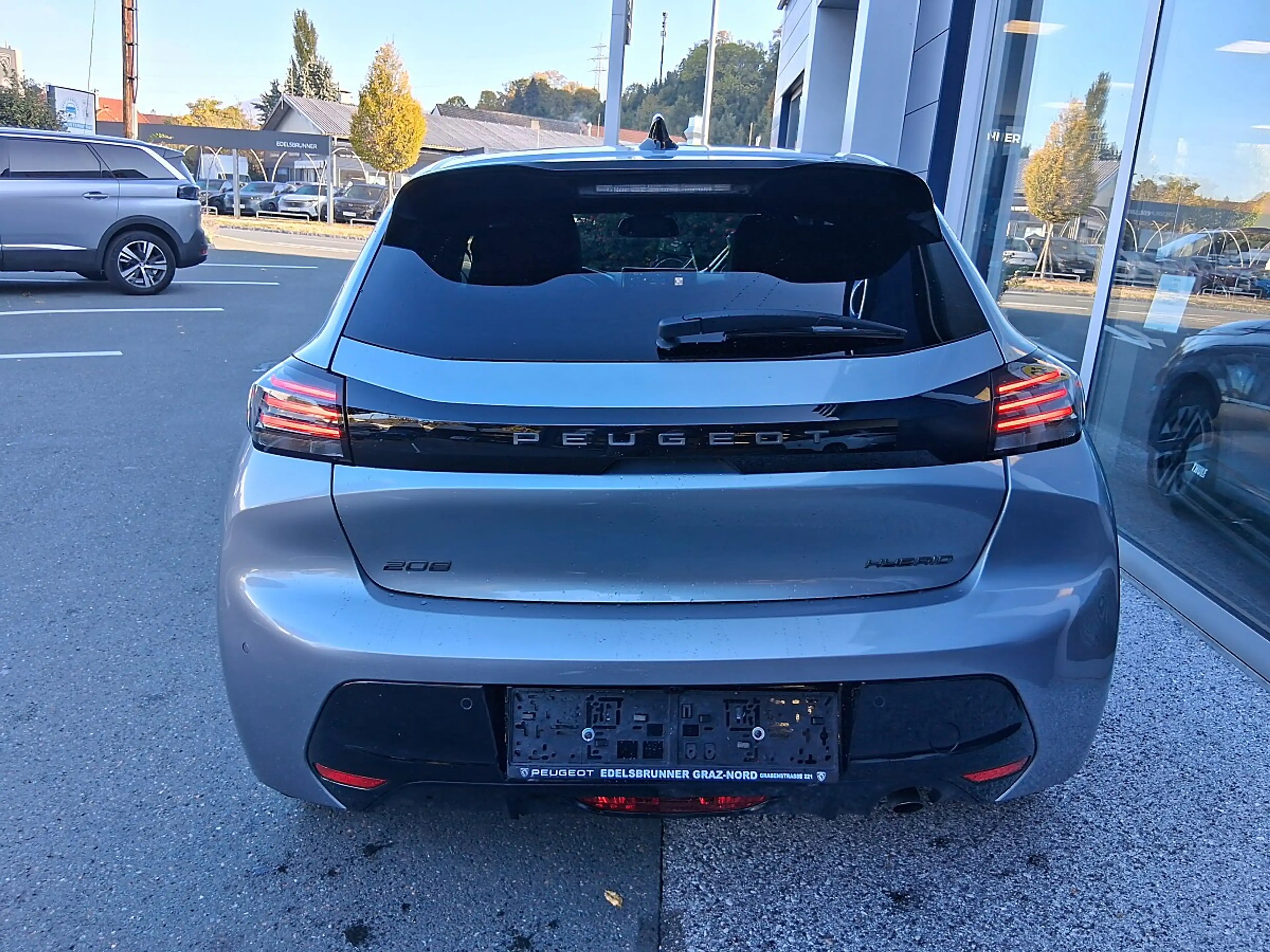 Peugeot 208 Hybrid 110 e-DCS6 Allure — photo 5
