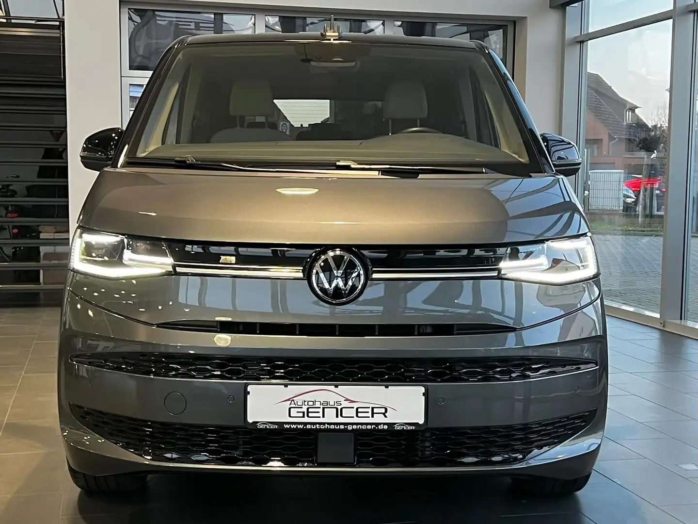 Volkswagen T7 Multivan Edition 2.0TDI"Matrix/AHK/Standhzg." Gris - 2