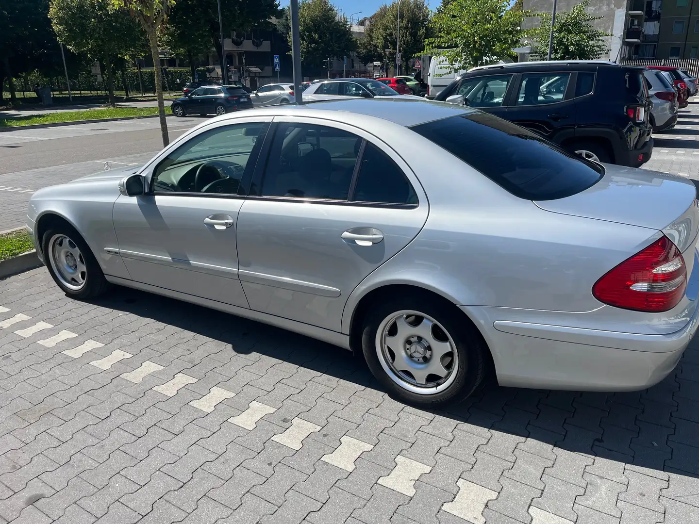 Mercedes-Benz E 240 E 240 V6 Classic 4matic Szary - 1