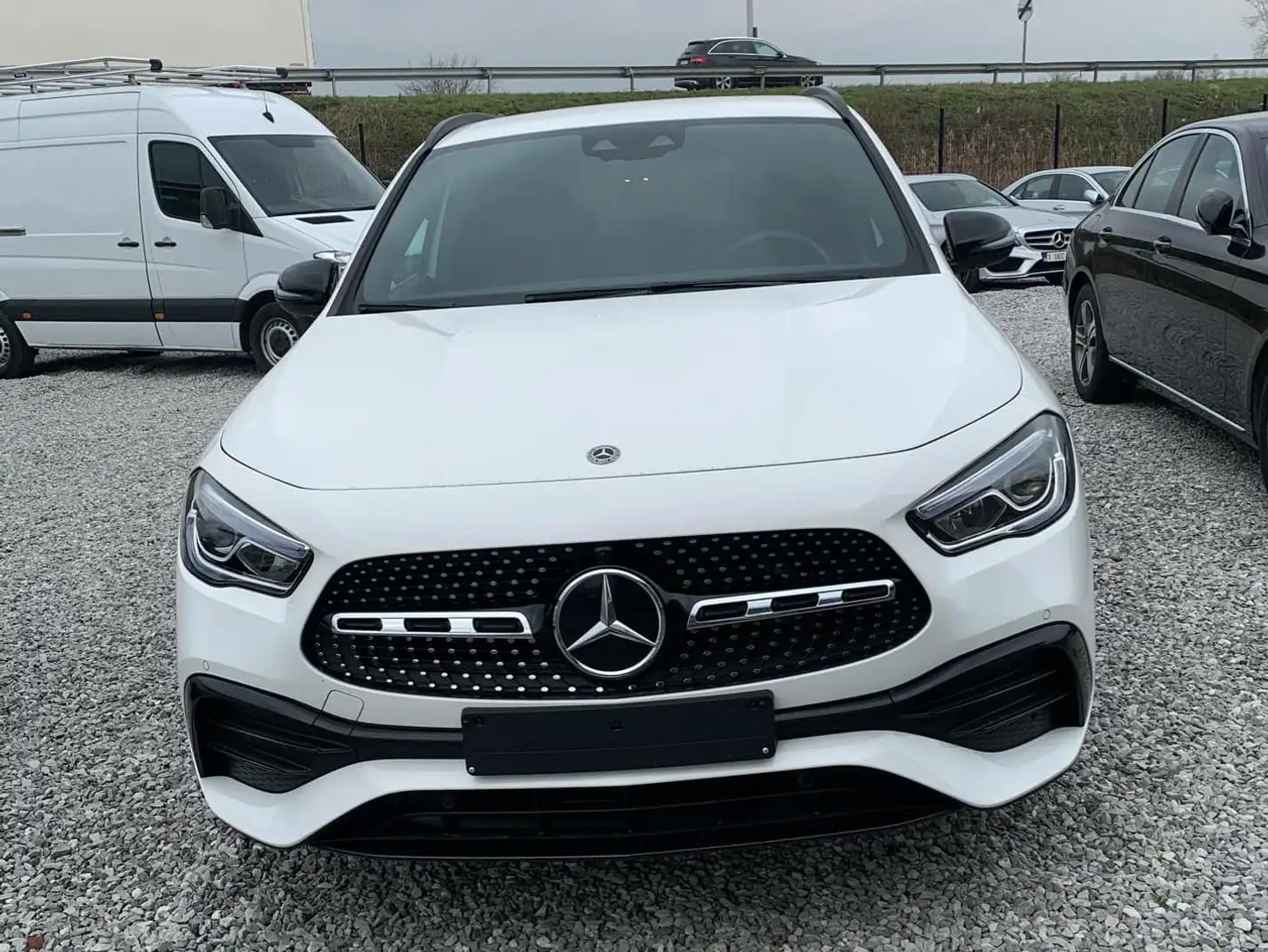 Mercedes-Benz GLA 200 Amg Wit - 2