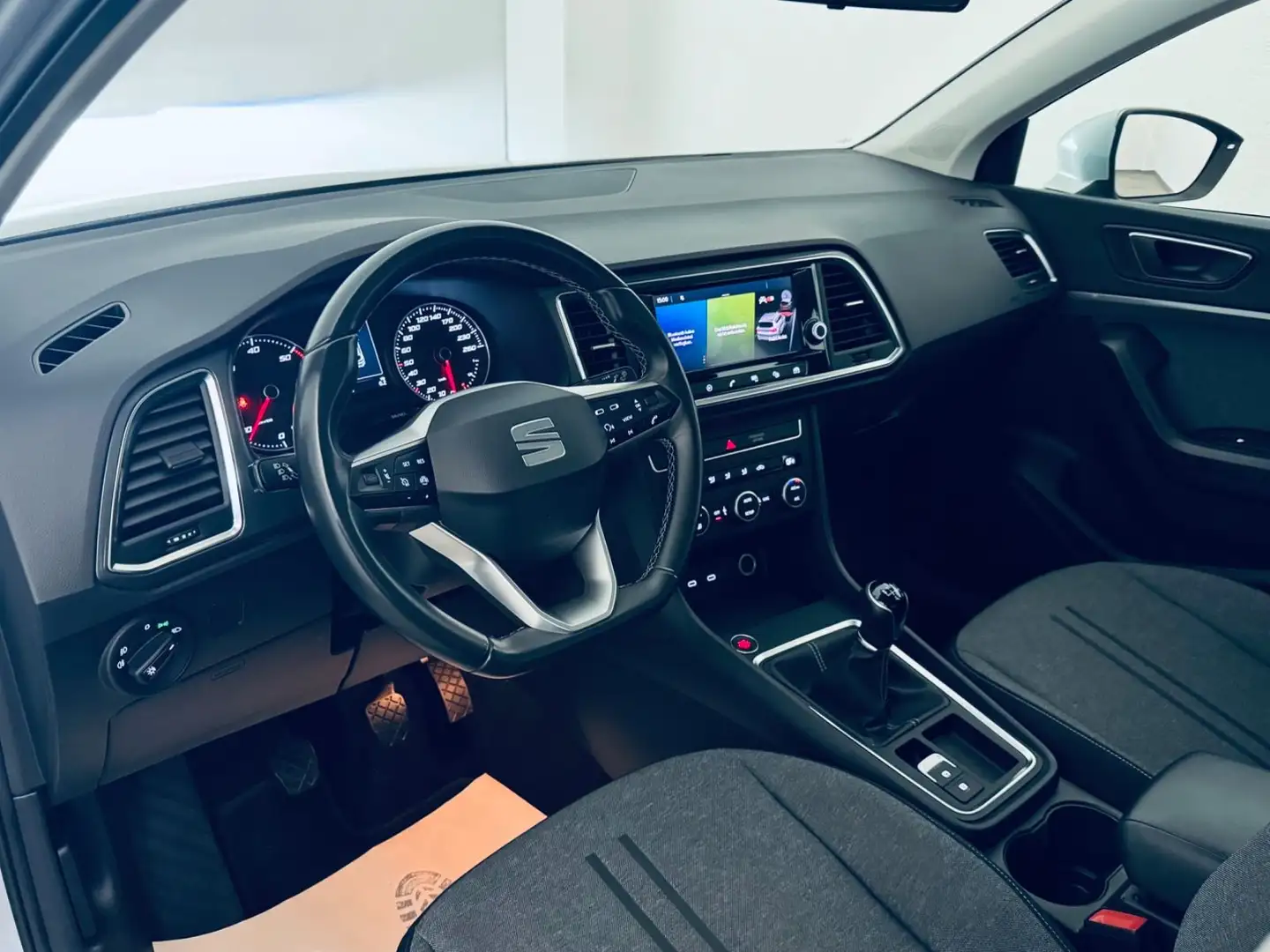 SEAT Ateca Style 2.0 TDI * 1.HAND * TEMP * PDC * Argent - 2