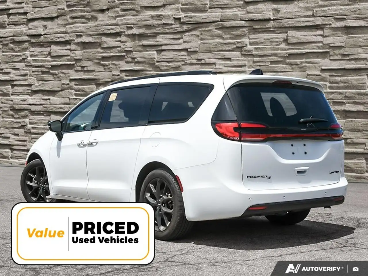Chrysler Pacifica photo Chrysler Pacifica