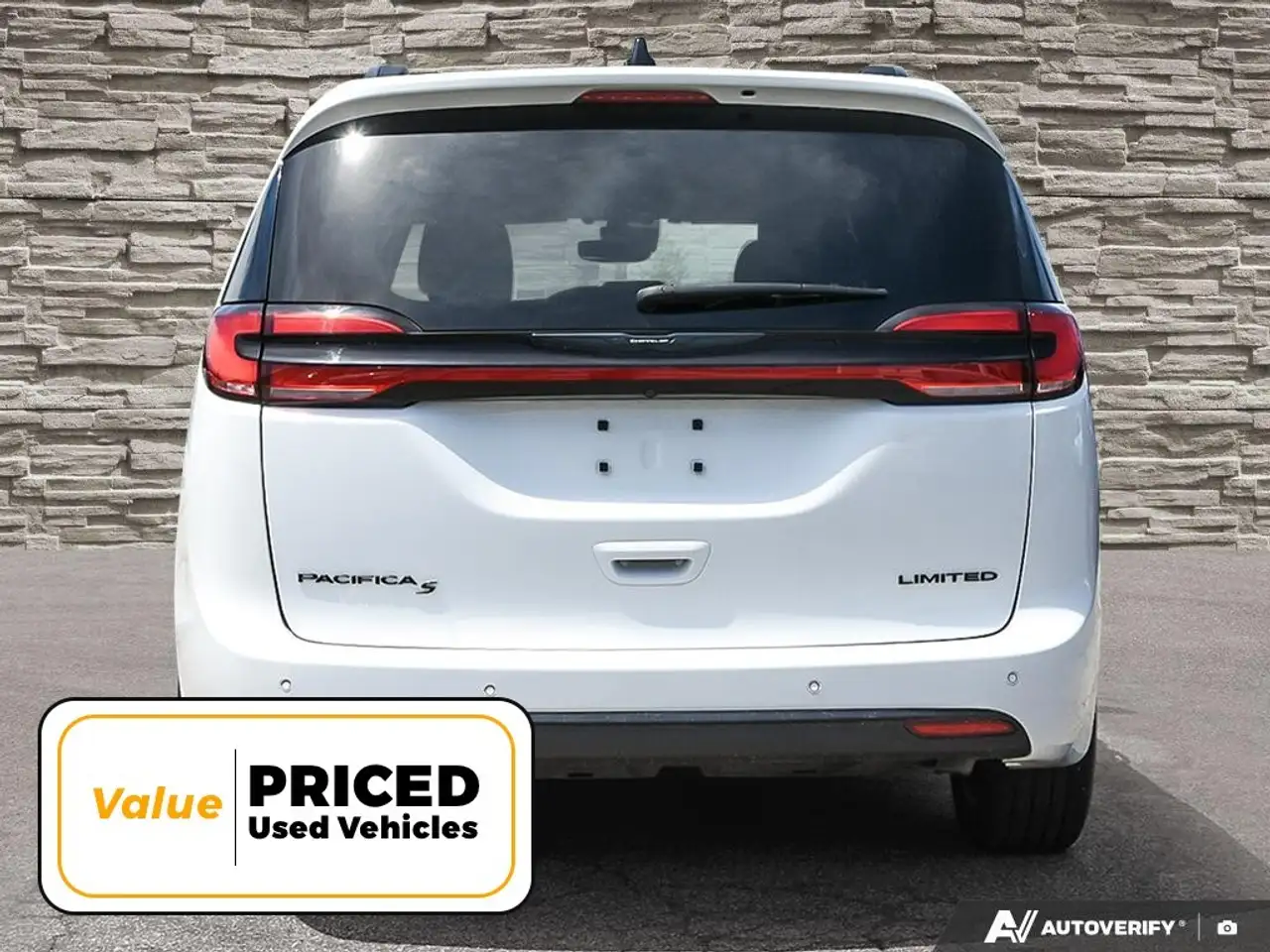 Chrysler Pacifica photo Chrysler Pacifica