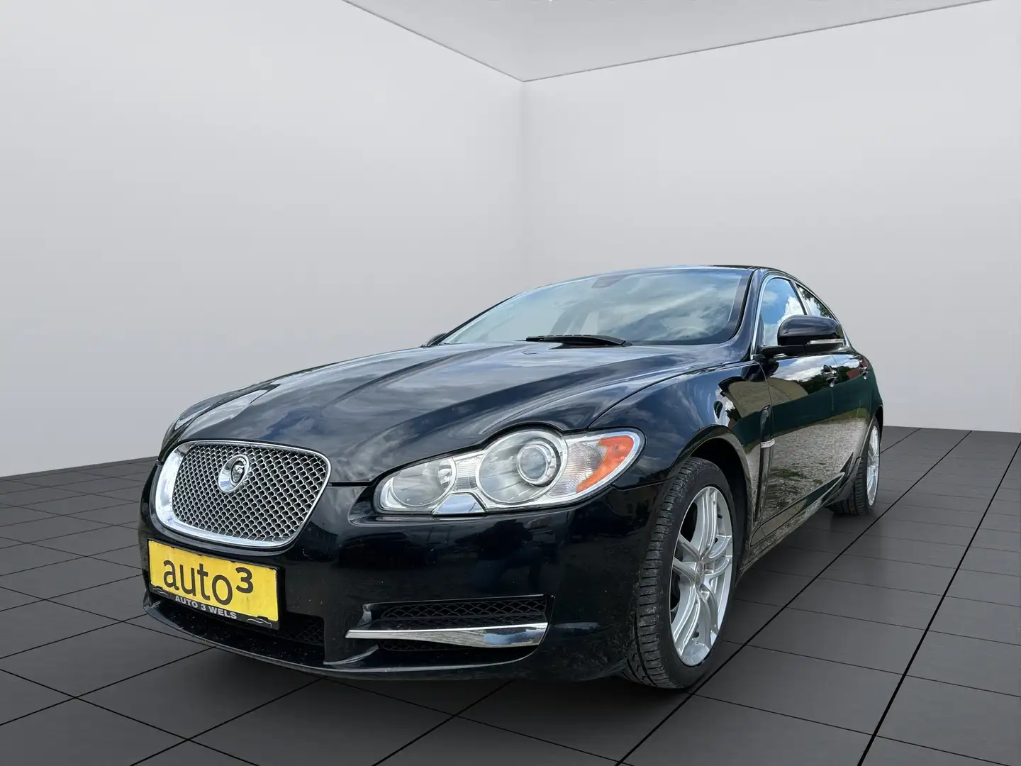 Jaguar XF 3,0 Diesel Luxury Schwarz - 1