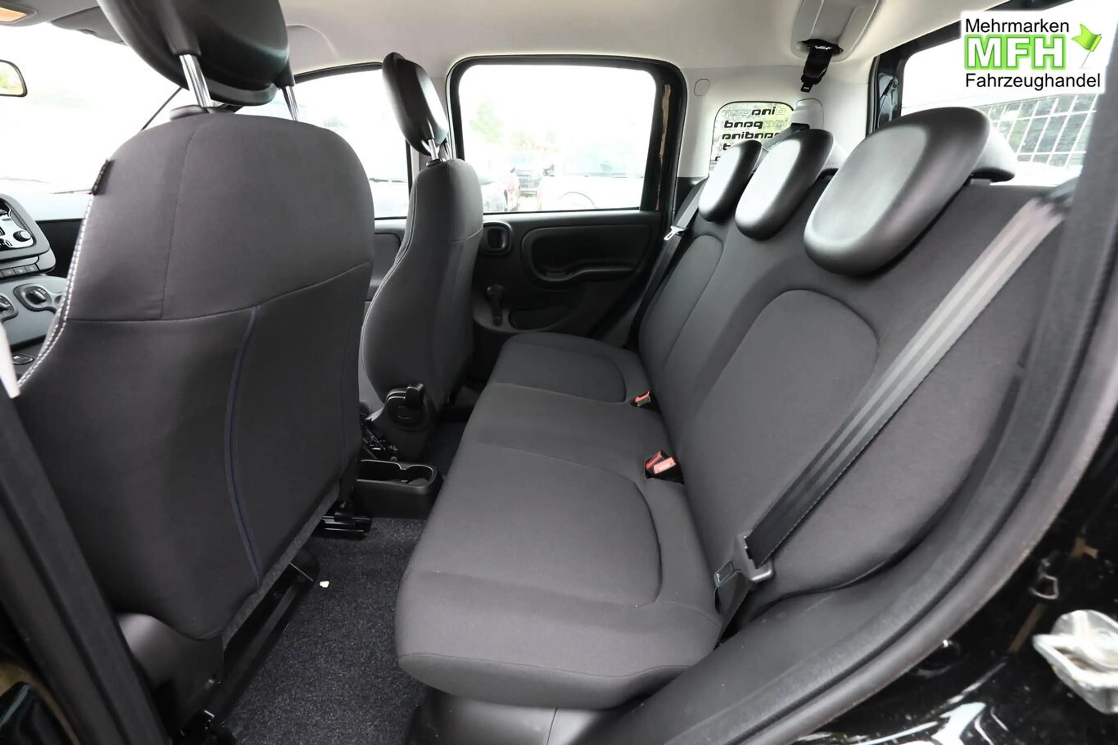 Fiat Panda ICON 5S PDC 5"-DAB DigC Temp LaneA S&S BT 48 kW... — photo 9