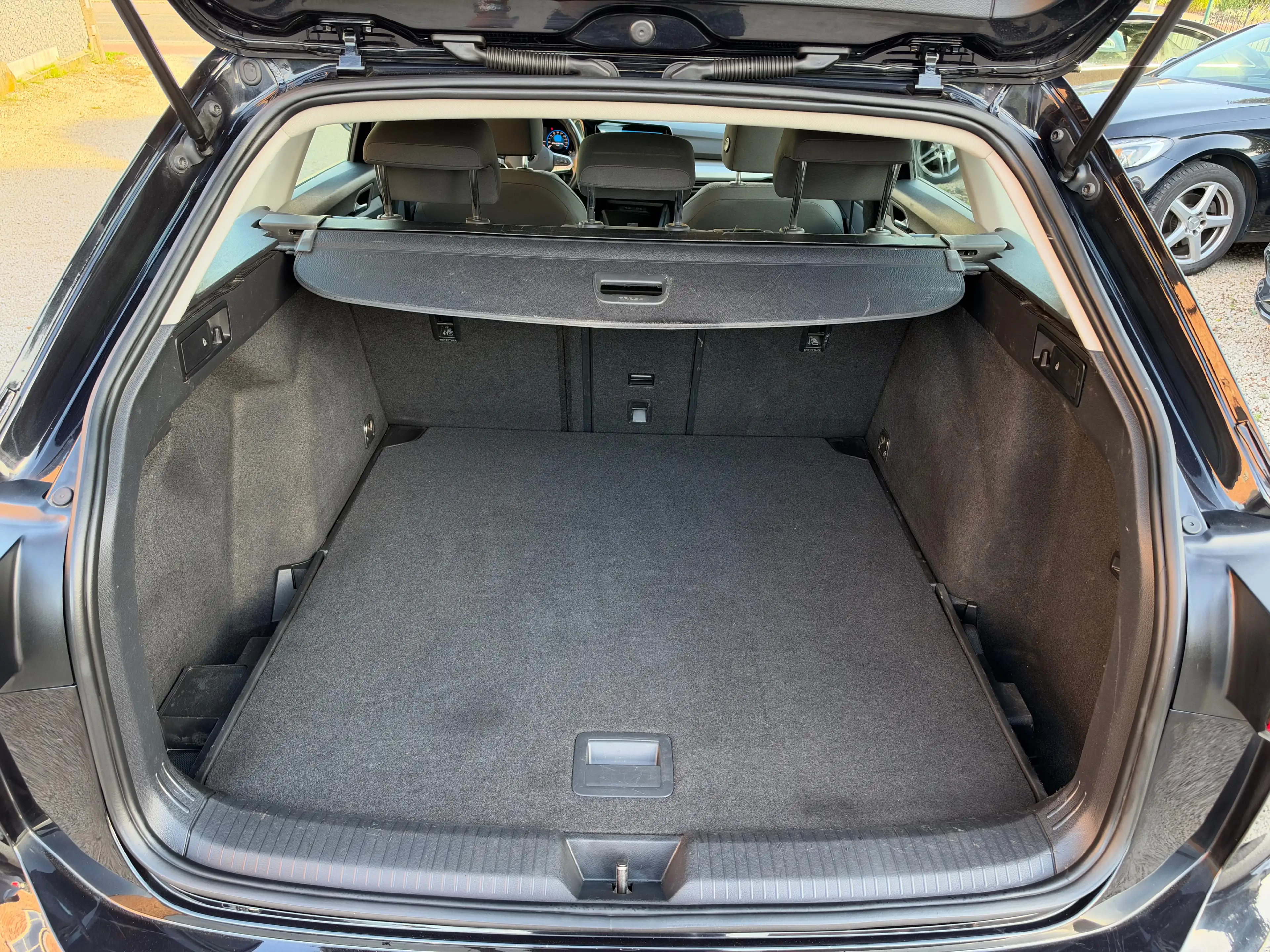 Volkswagen Golf Variant Golf SW 2.0 SCR TDi Life DSG — photo 10