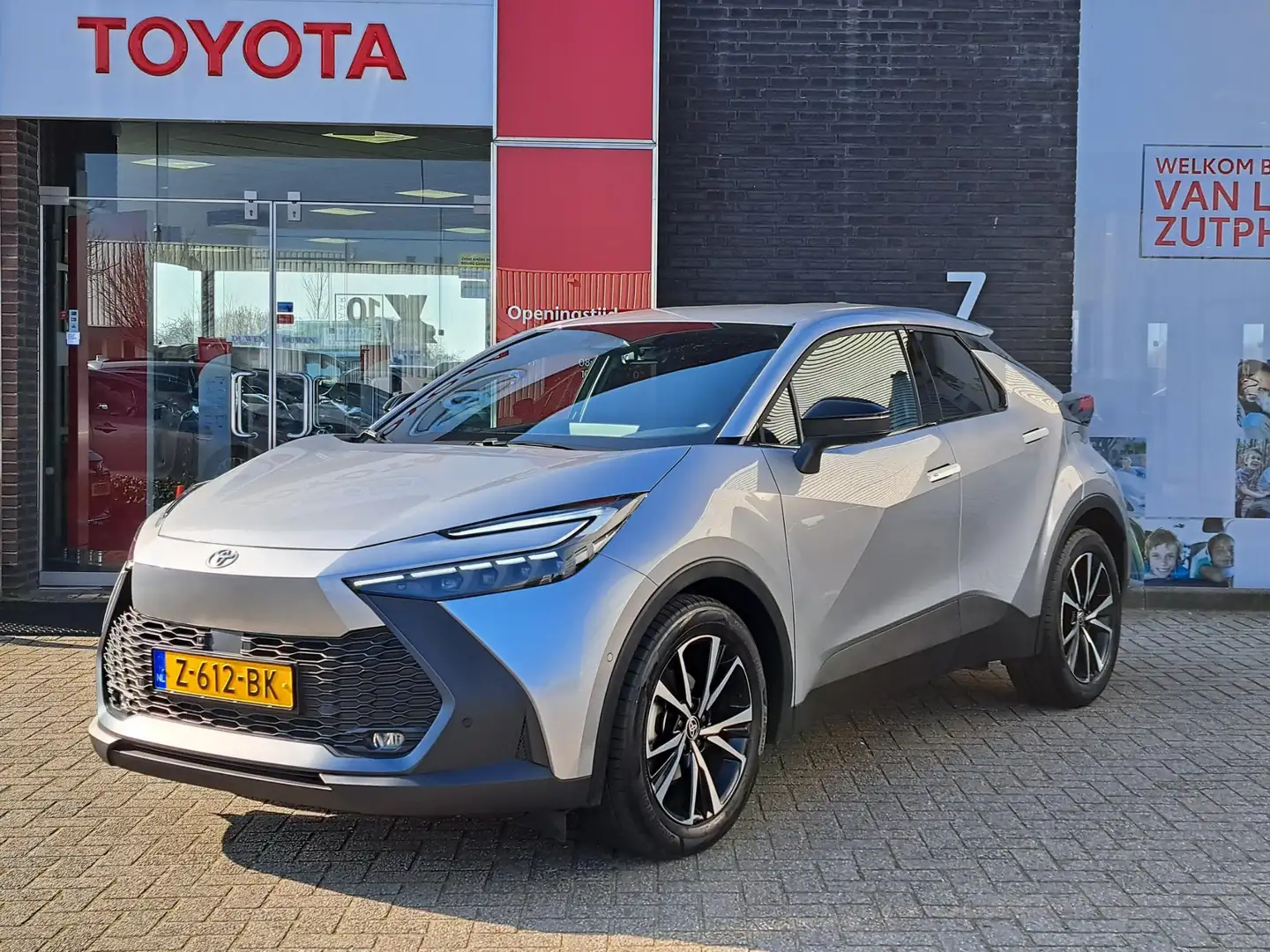 Toyota C-HR 1.8 Hybrid 140 First Edition EL-ACHTERKLEP 360°CAM Grijs - 1