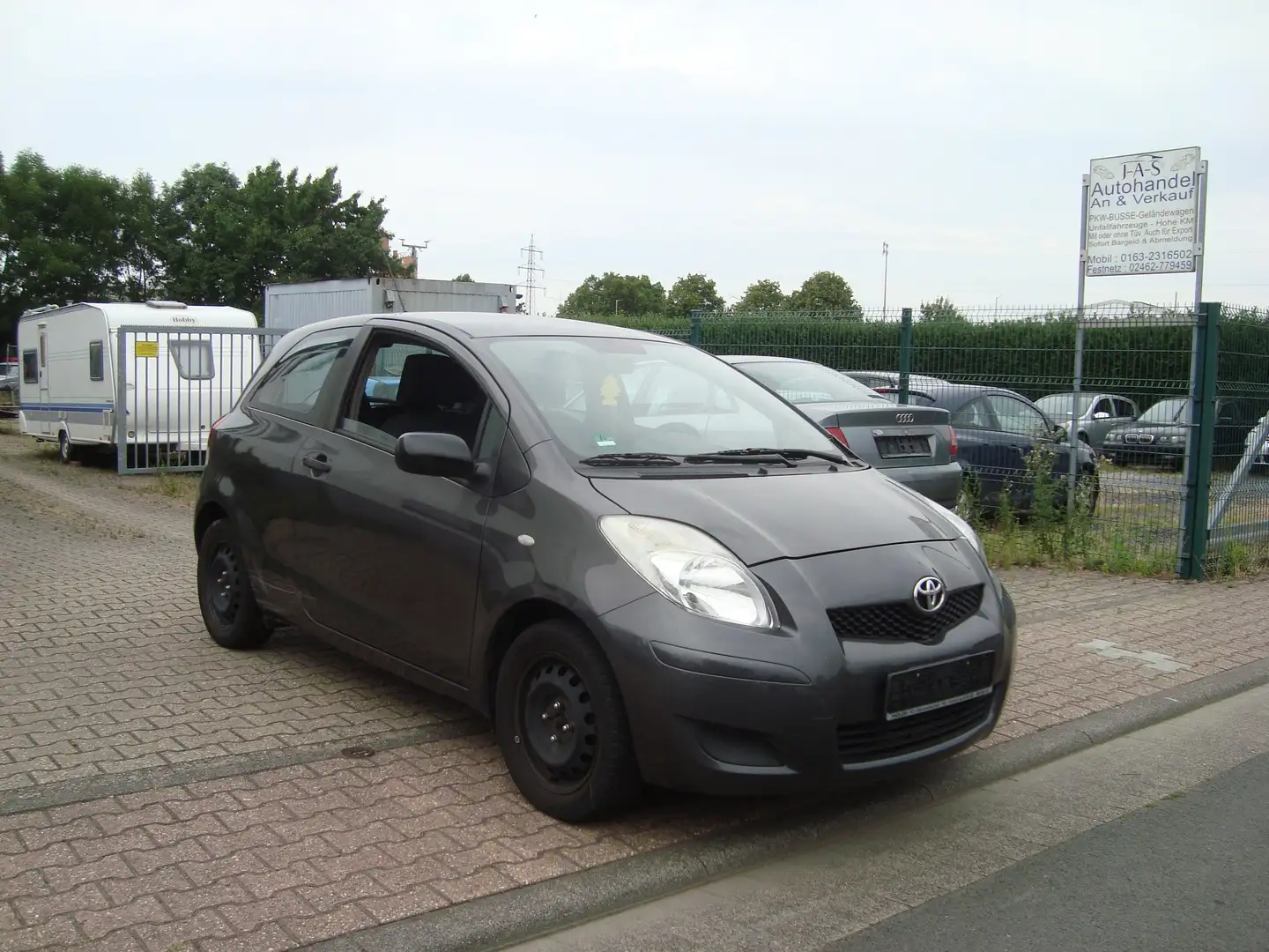 Toyota Yaris 1.4 D-4D Cool Grau - 1