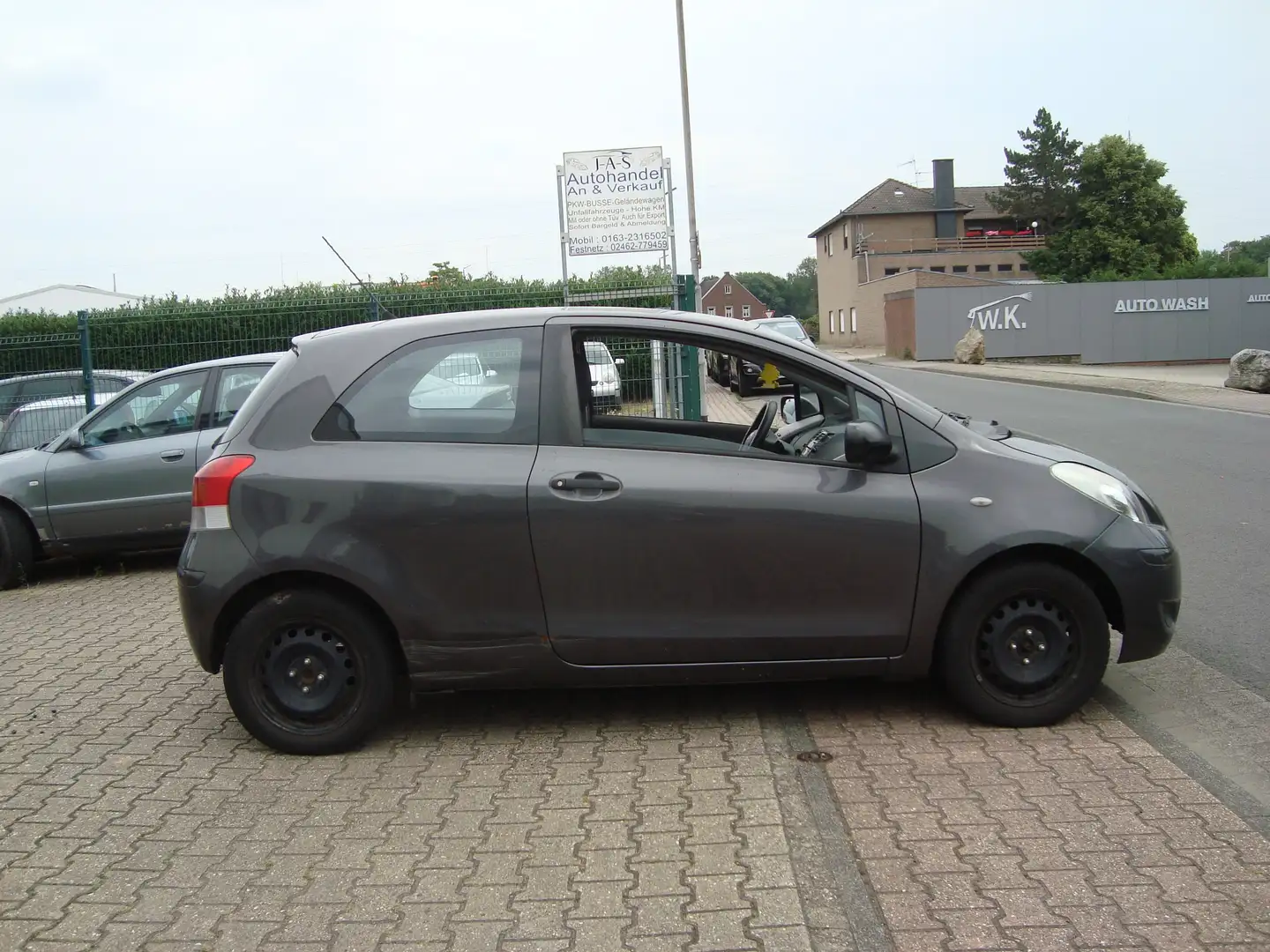 Toyota Yaris 1.4 D-4D Cool Grau - 2