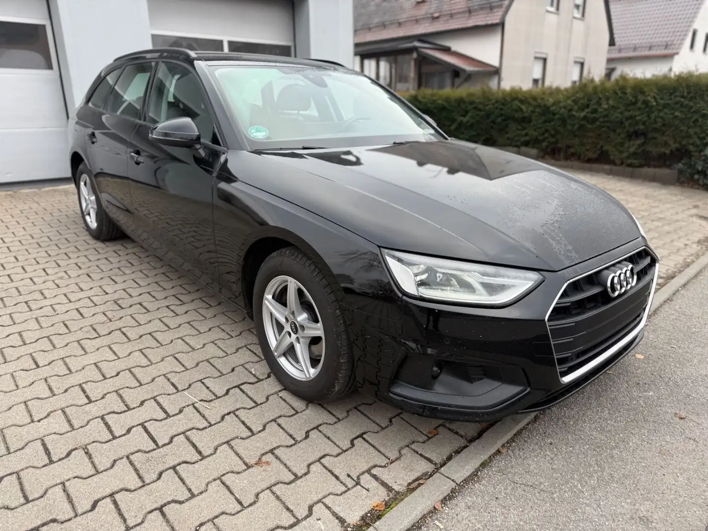 Audi A4 Avant 30 TDI EU6 I Navi I Automatik IGarantie Schwarz - 1