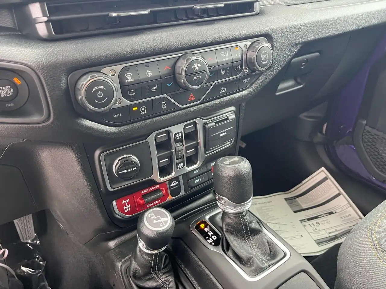 Jeep Wrangler снимка Jeep Wrangler