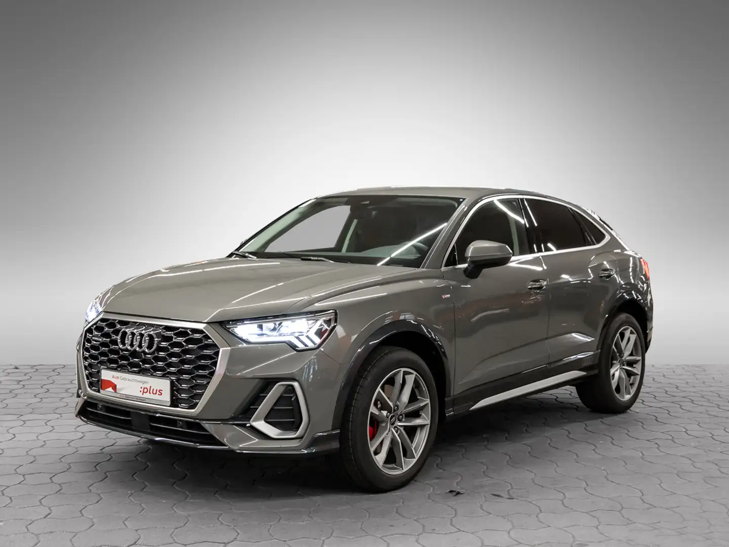 Audi Q3 Sportback S line 45 TFSI quattro S tronic Grau - 2