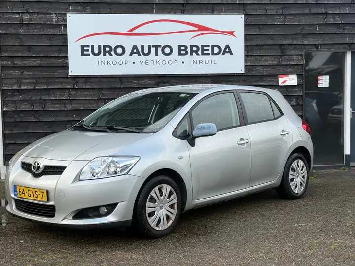 Toyota Auris 1.4-16V Sol