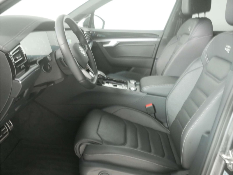 Volkswagen Touareg 3.0 TDI V6 4Motion R-Line — photo 11