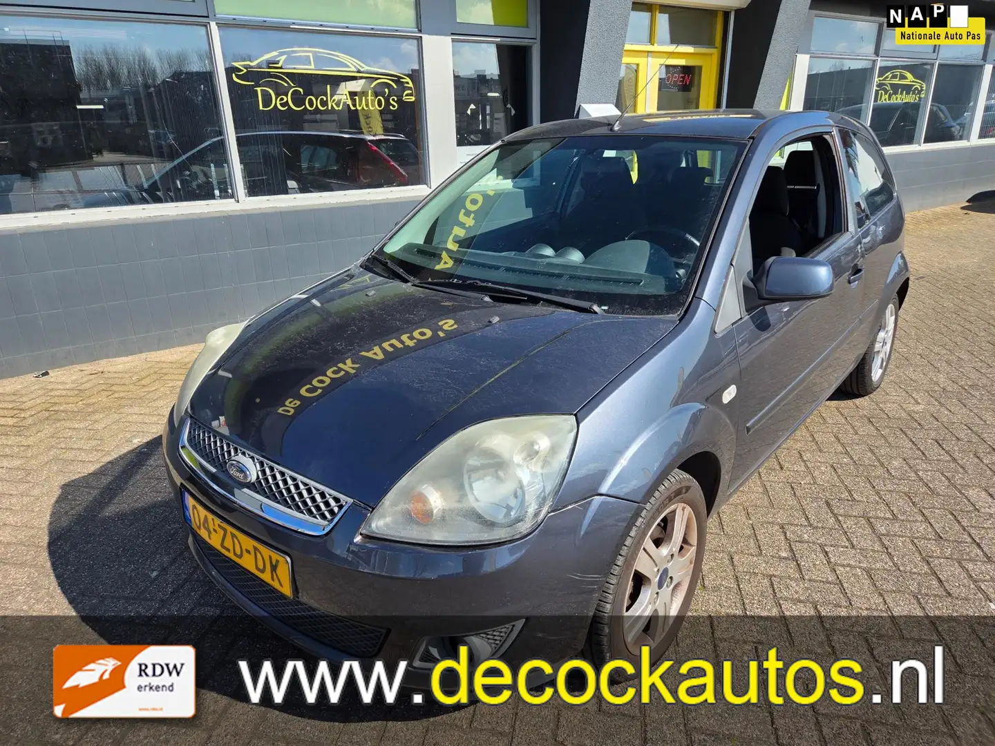 Ford Fiesta 1.3-8V Futura Gris - 1