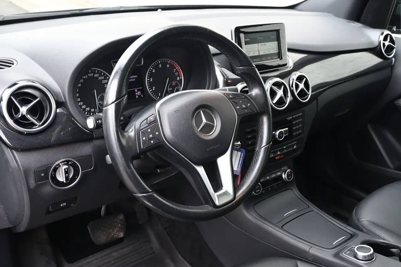 Mercedes-Benz B-Class снимка Mercedes-Benz B-Class