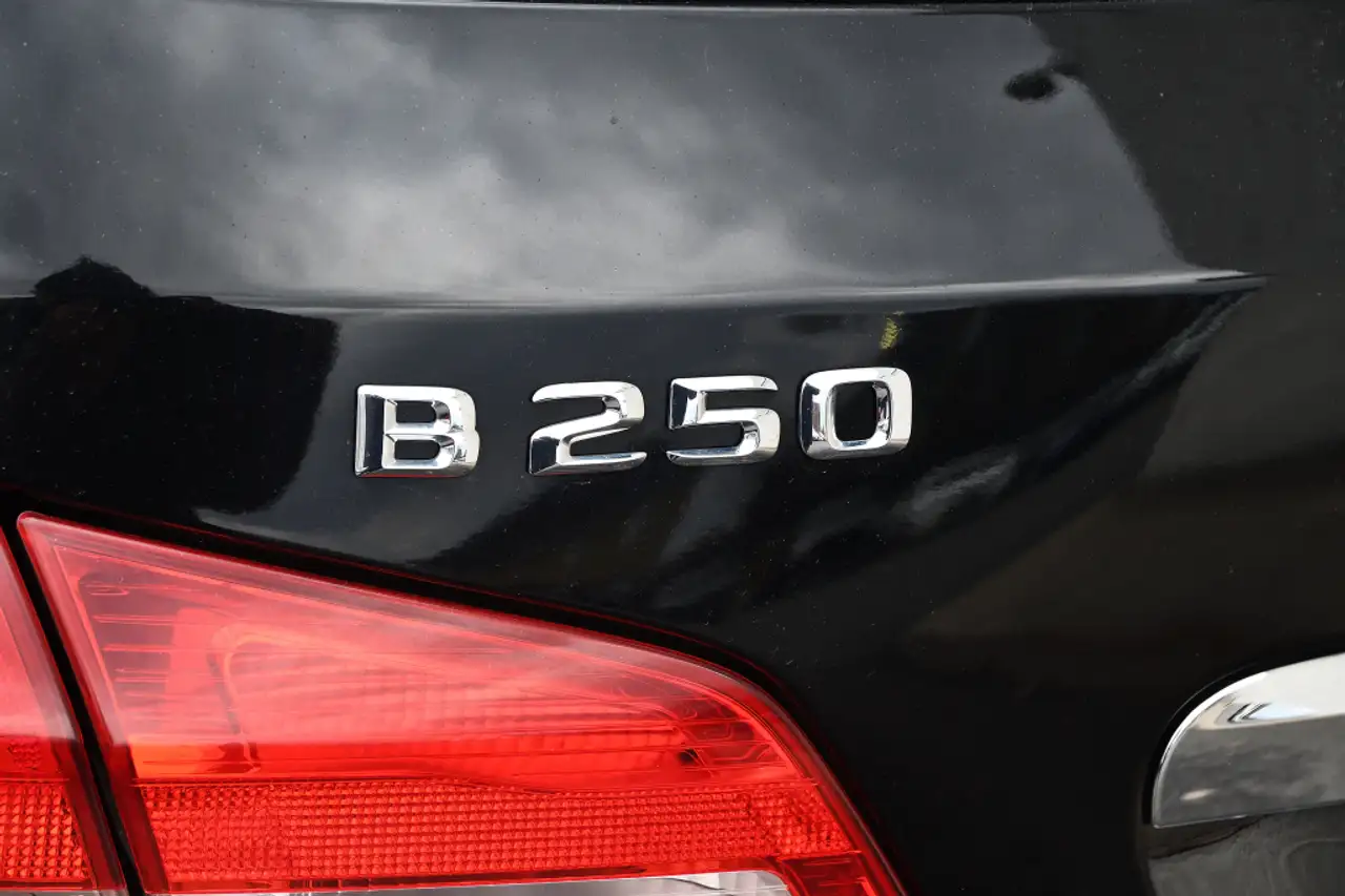 Mercedes-Benz B-Class снимка Mercedes-Benz B-Class