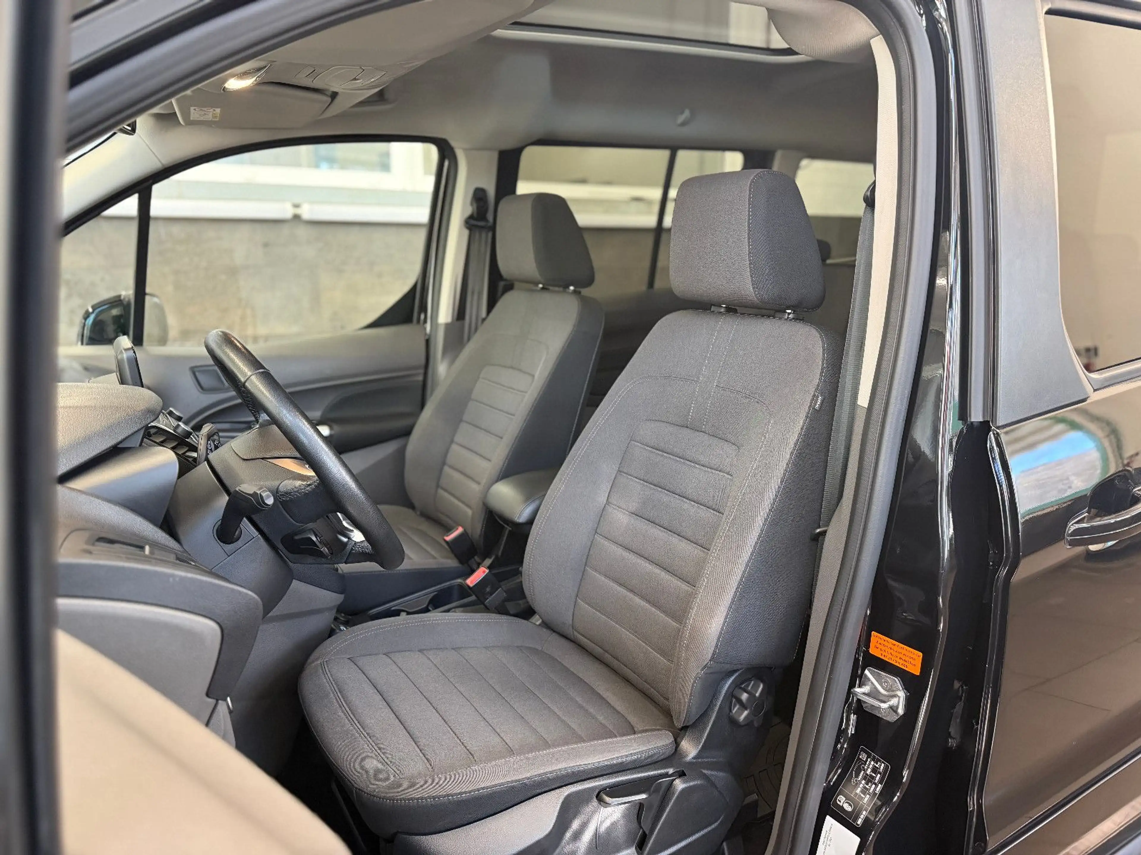 Ford Grand Tourneo 5 J. Garantie Rampe Rollstuhlrampe — photo 2