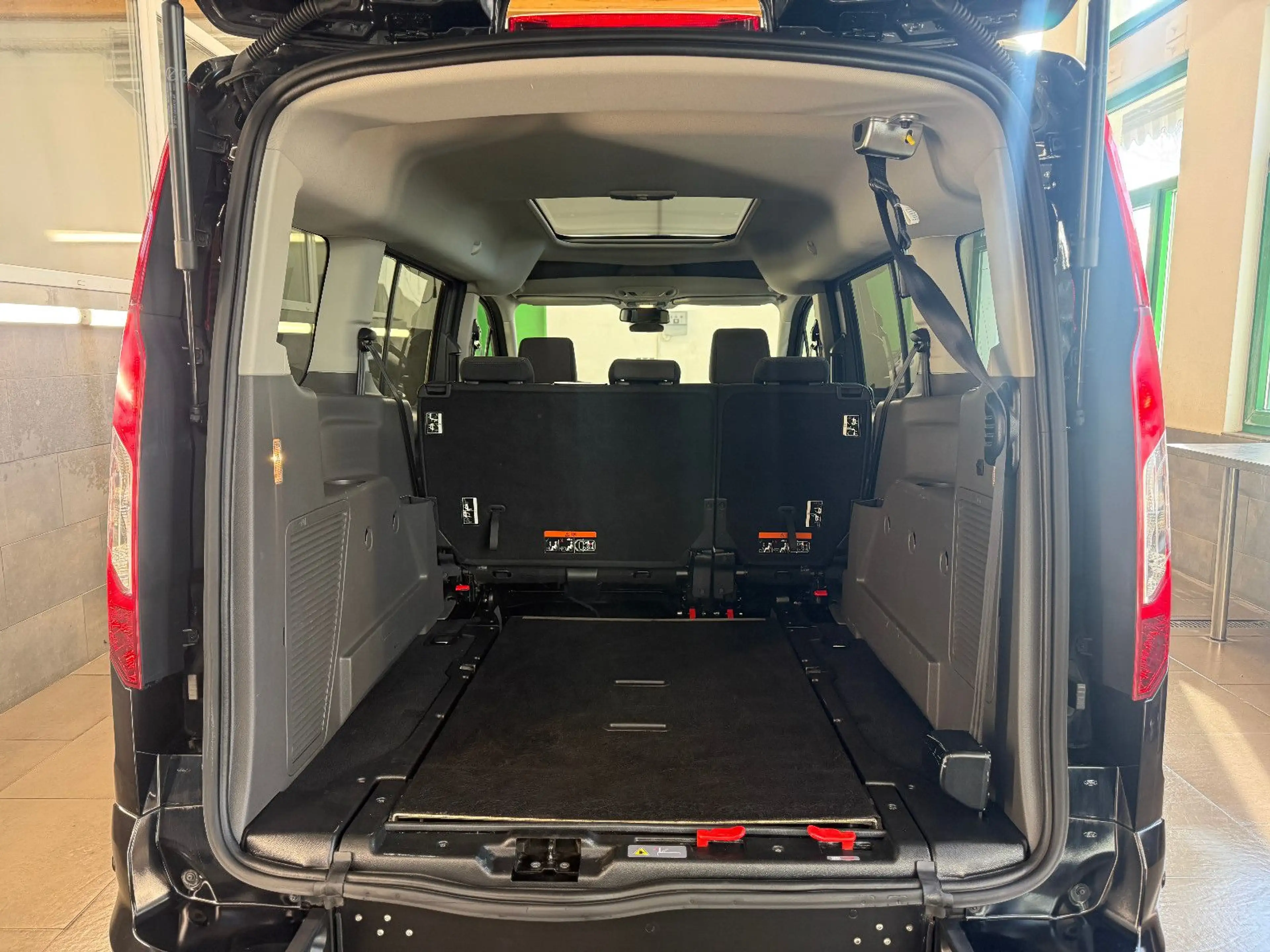 Ford Grand Tourneo 5 J. Garantie Rampe Rollstuhlrampe — photo 10