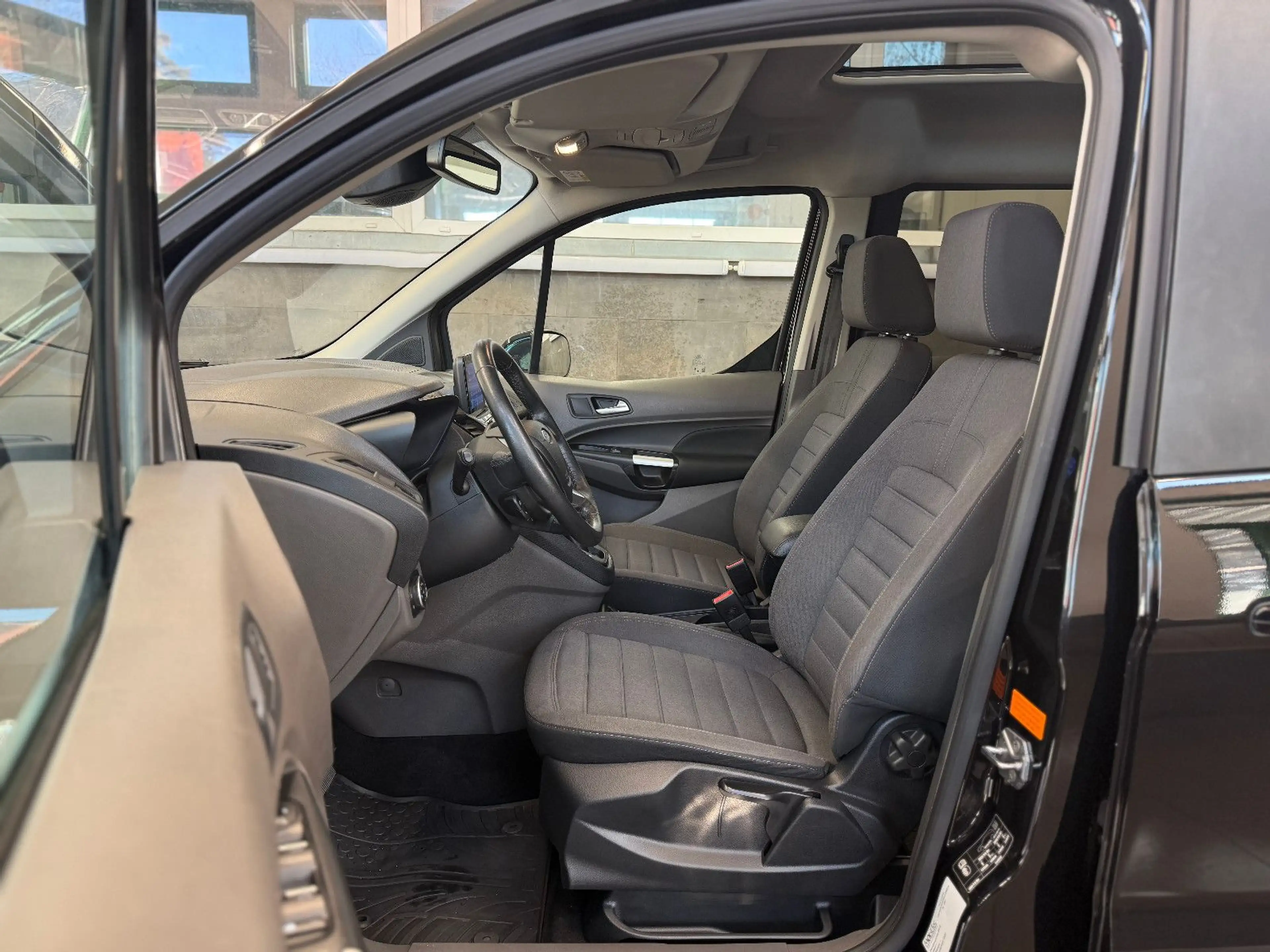 Ford Grand Tourneo 5 J. Garantie Rampe Rollstuhlrampe — photo 3