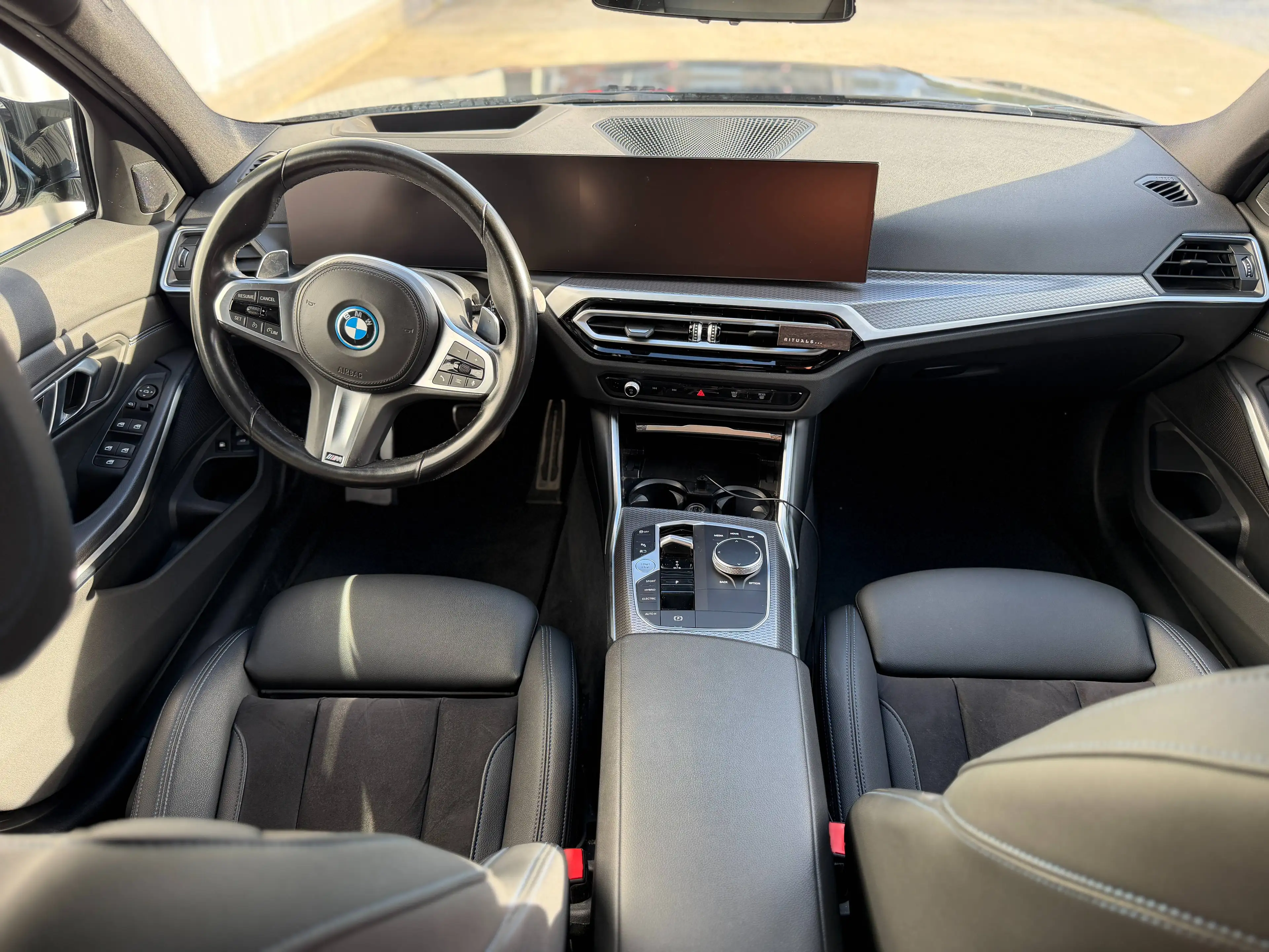 BMW 330 PHEV - Xdrive - Laserlichten - HUD - Camera - Carplay - Keyless - Extra set velgen — photo 8