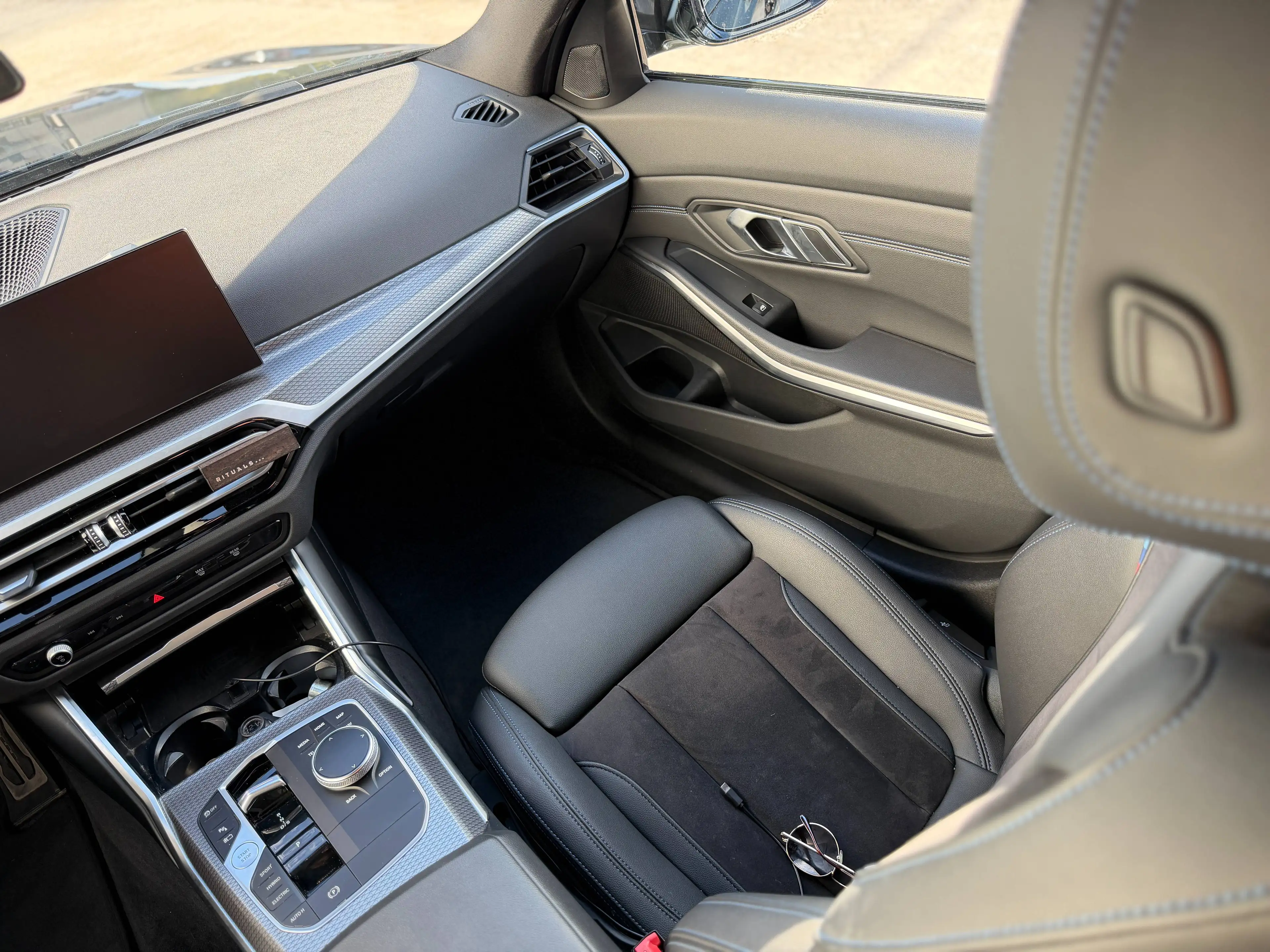 BMW 330 PHEV - Xdrive - Laserlichten - HUD - Camera - Carplay - Keyless - Extra set velgen — photo 12