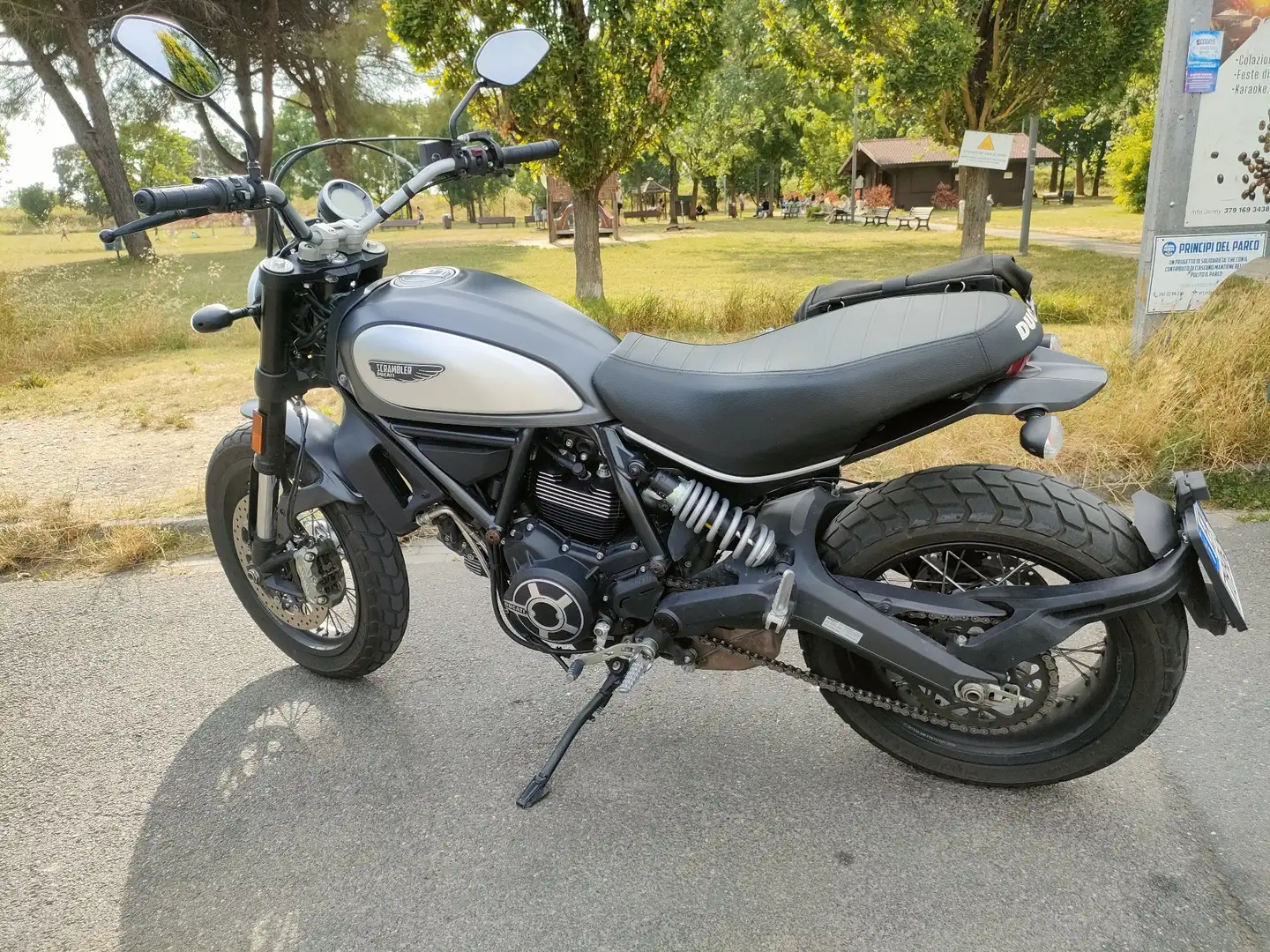 Ducati Scrambler Street Classic Grigio - 2