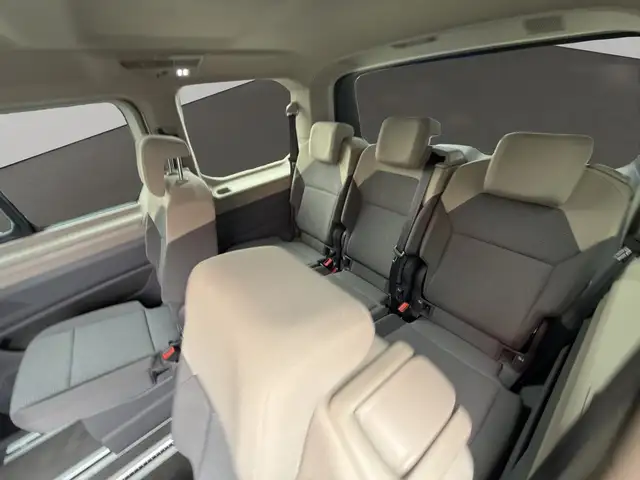 Volkswagen Multivan view 12
