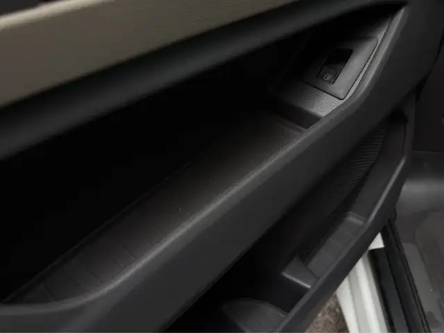 Volkswagen Multivan view 21