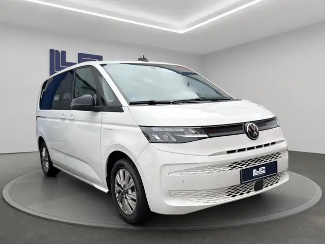 Volkswagen Multivan view 4