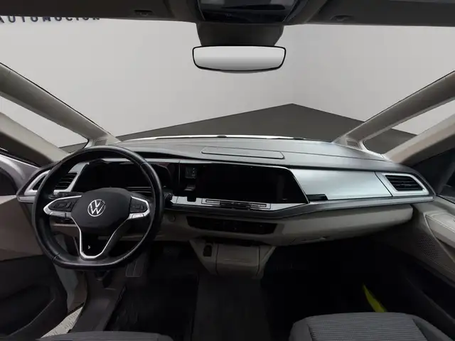 Volkswagen Multivan view 17