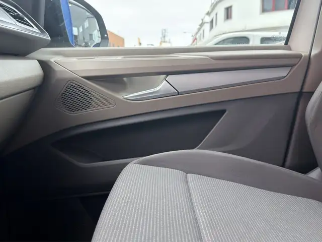 Volkswagen Multivan view 30