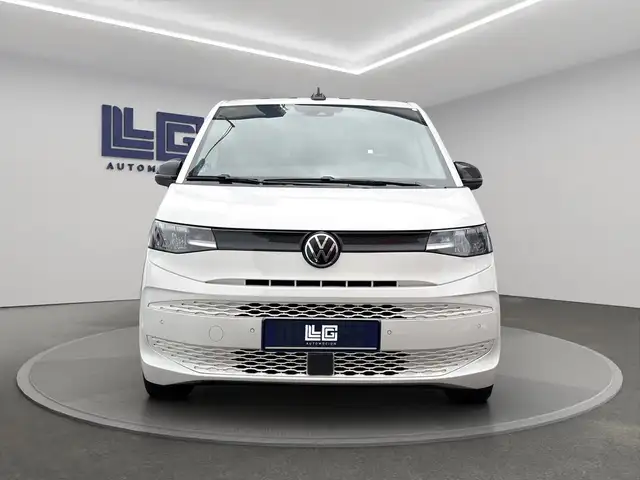 Volkswagen Multivan view 3