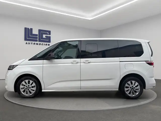 Volkswagen Multivan view 8