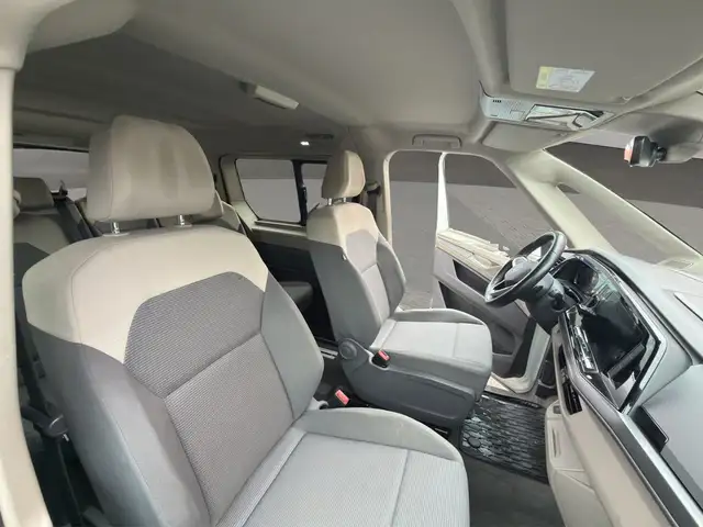 Volkswagen Multivan view 19