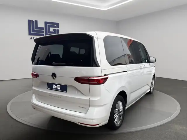 Volkswagen Multivan view 5