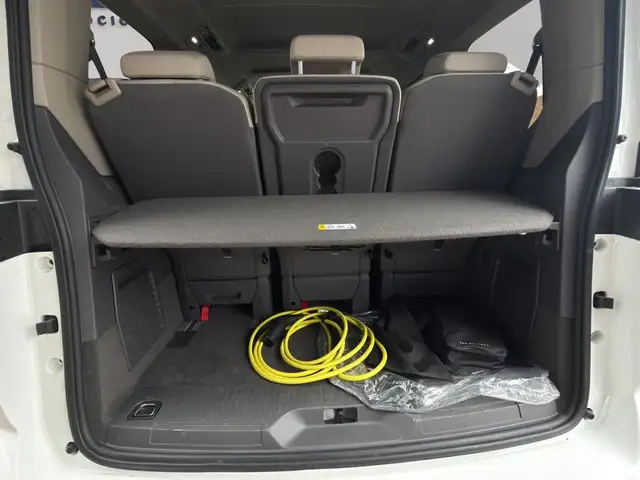 Volkswagen Multivan view 18