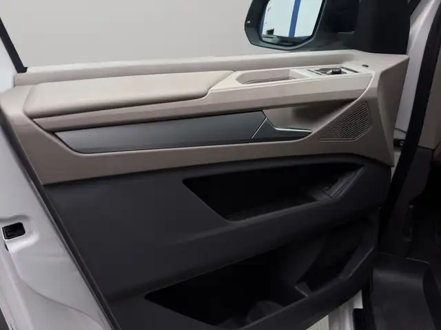 Volkswagen Multivan view 14