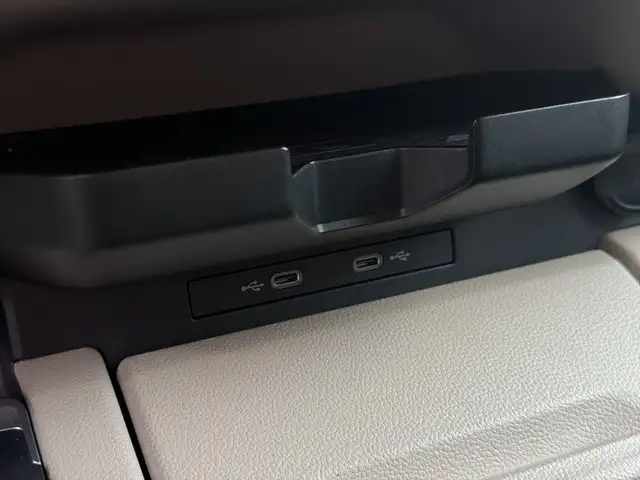 Volkswagen Multivan view 26