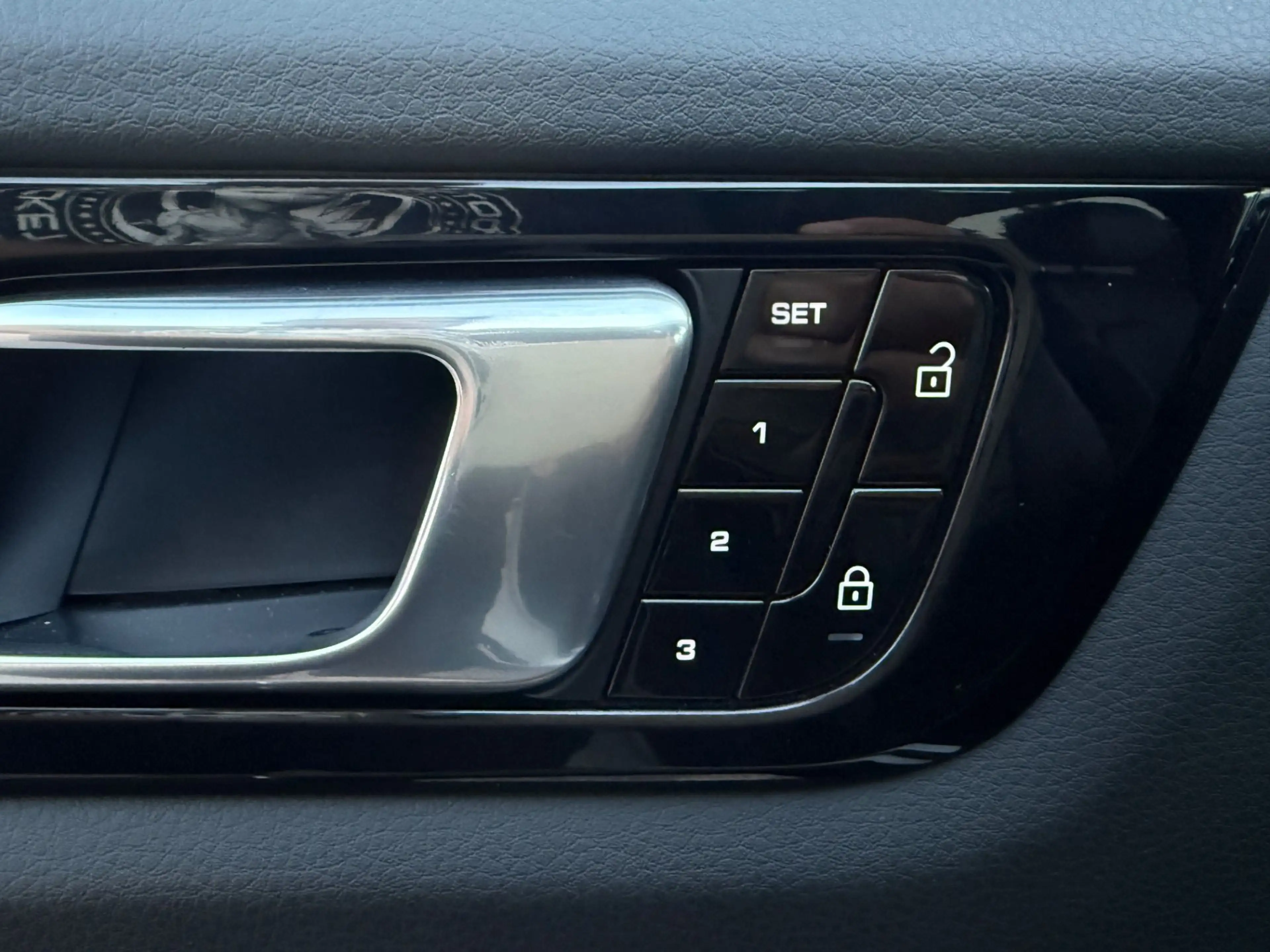 Porsche Cayenne III E-Hybrid *TOP-Ausstattung +1 Besitz Head Up P — photo 13