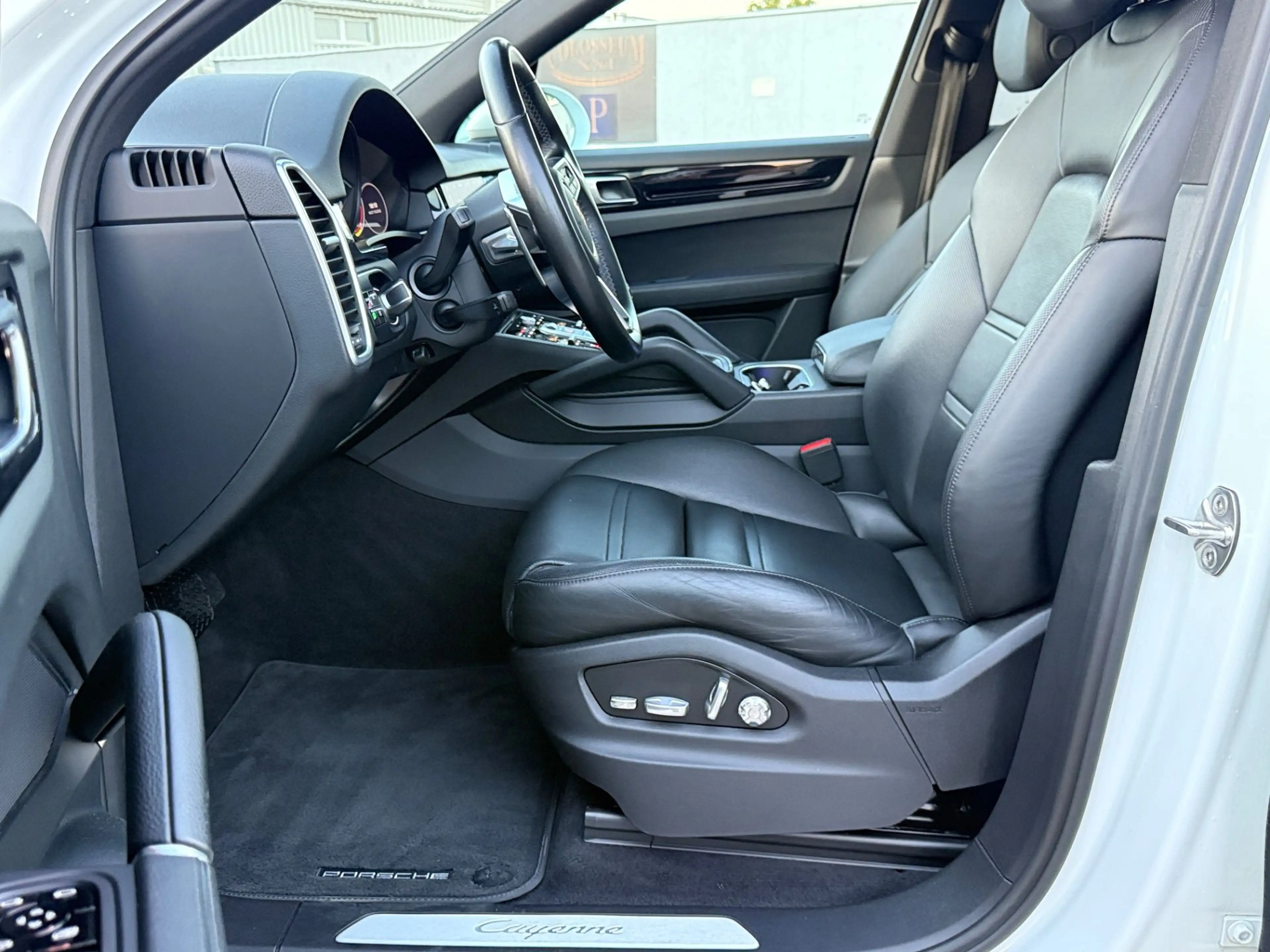 Porsche Cayenne III E-Hybrid *TOP-Ausstattung +1 Besitz Head Up P — photo 11