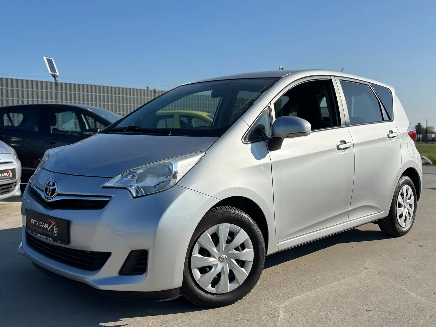 Toyota Verso-S Life *PICKERL 05/27* Grau - 1