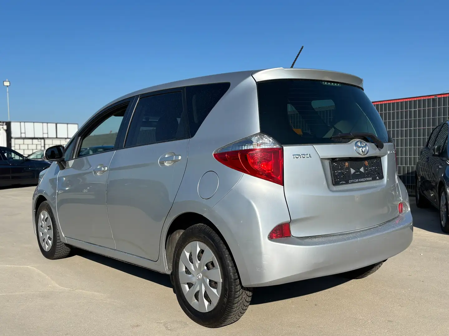 Toyota Verso-S Life *PICKERL 05/27* Grau - 2